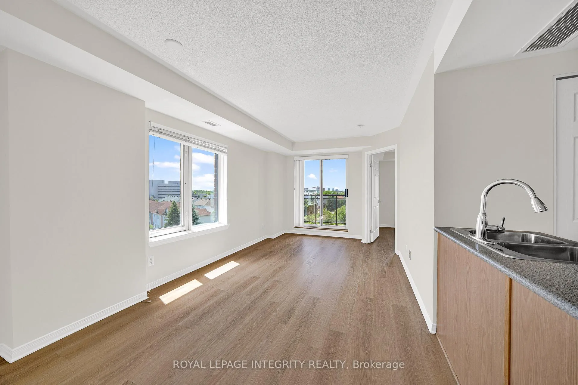 Photo 9 of Unit 6Q, 310 Central Park Drive, Ottawa, Central Park — HOMEH
