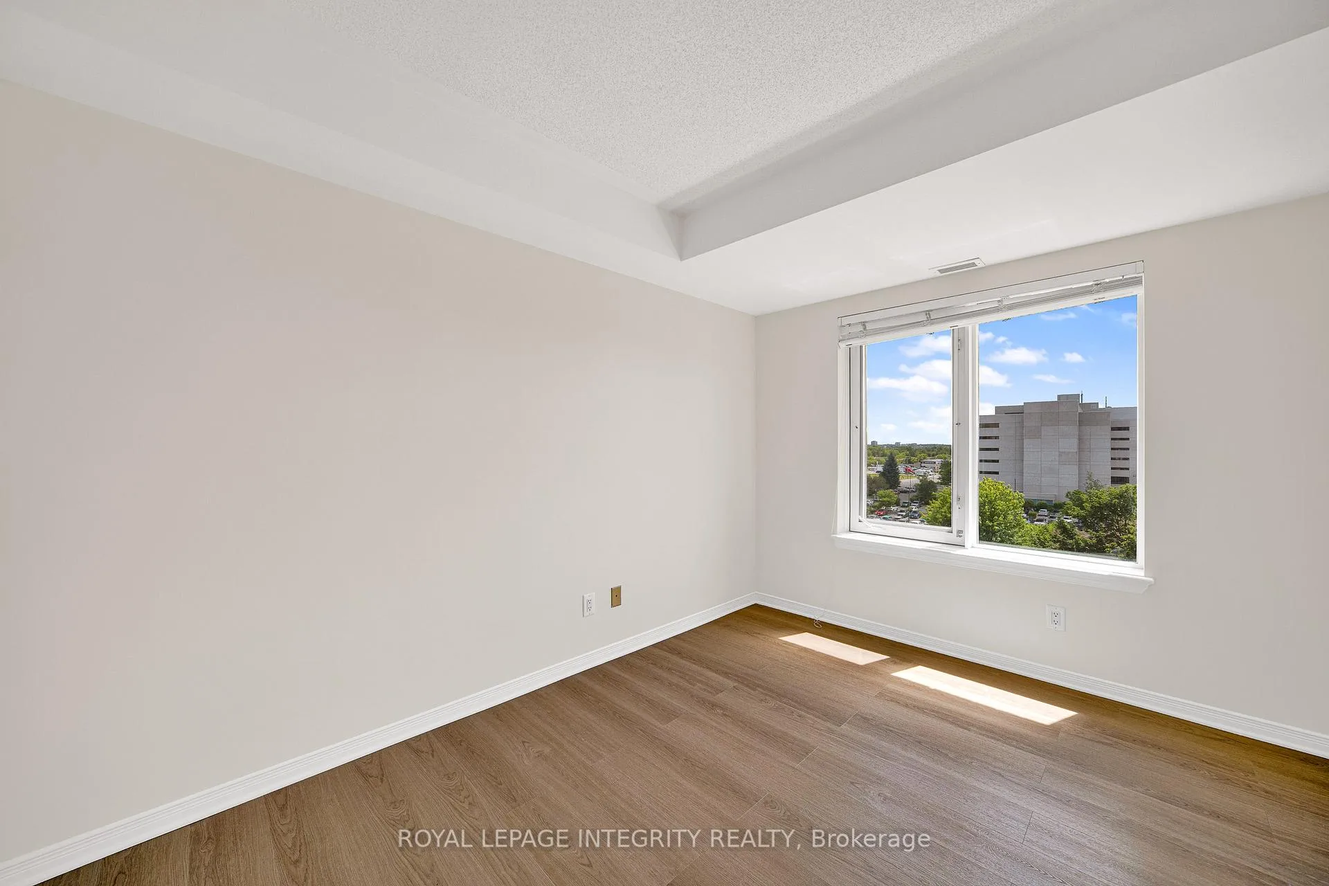 Photo 13 of Unit 6Q, 310 Central Park Drive, Ottawa, Central Park — HOMEH
