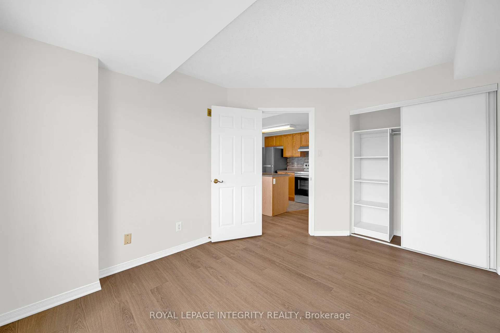 Photo 14 of Unit 6Q, 310 Central Park Drive, Ottawa, Central Park — HOMEH