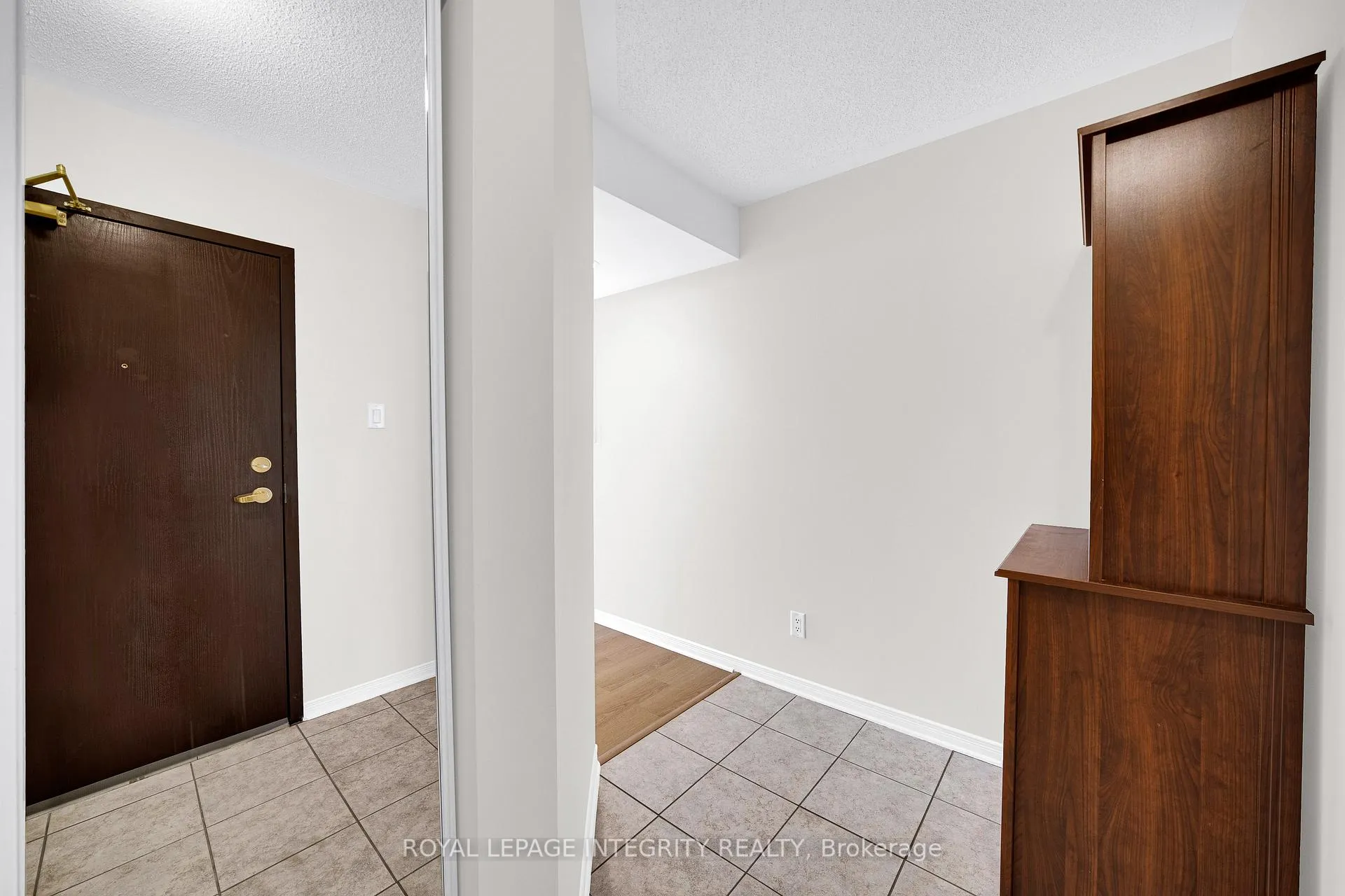 Photo 19 of Unit 6Q, 310 Central Park Drive, Ottawa, Central Park — HOMEH