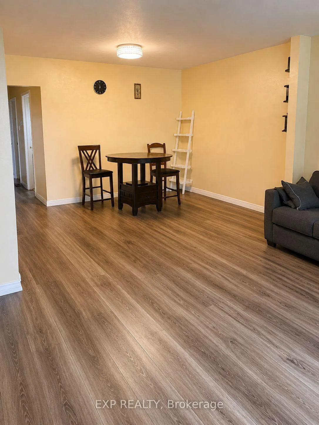 Photo 3 of 46 Autumn Boulevard, Brampton, Avondale — HOMEH
