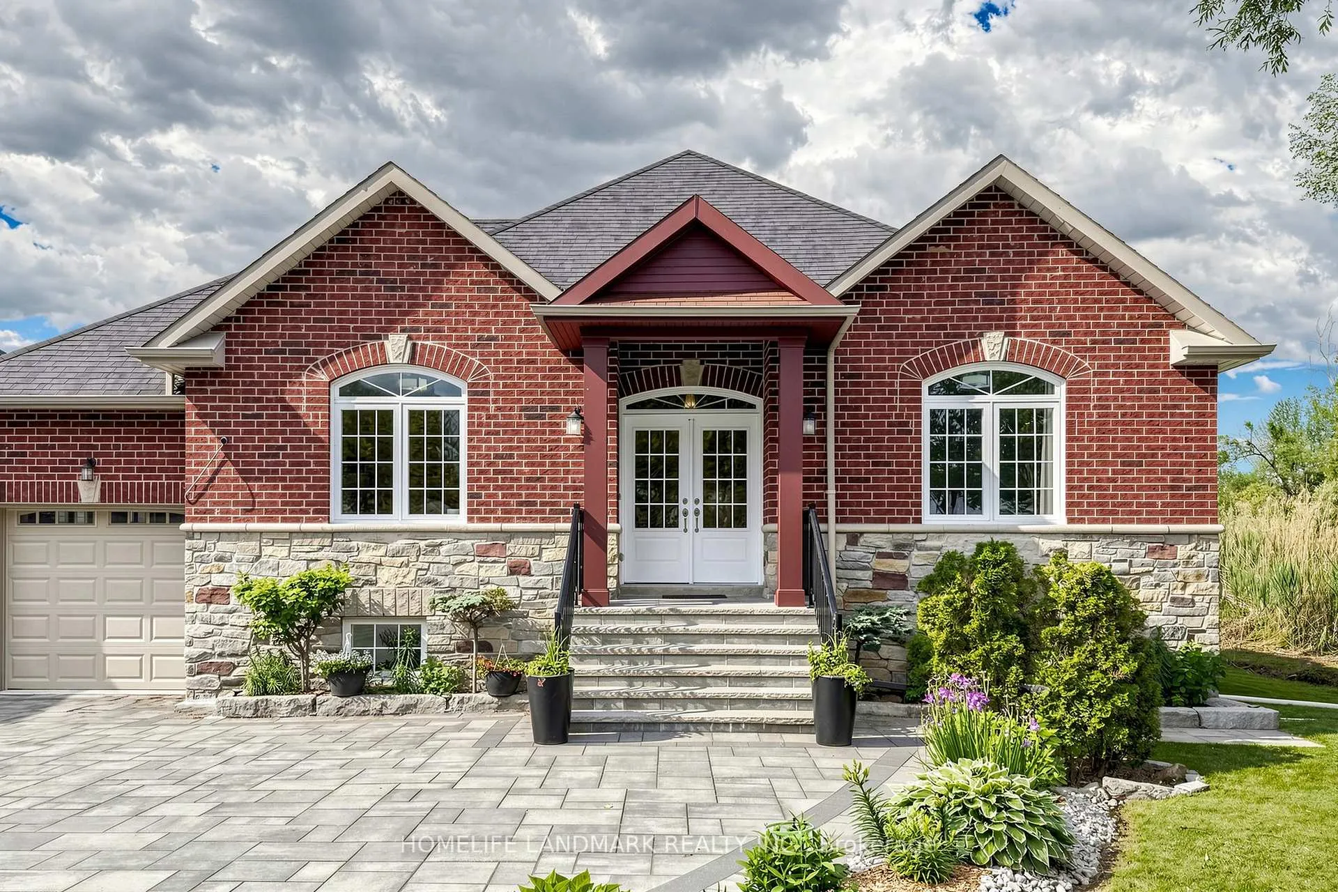 Photo 2 of 61 Irving Drive, Georgina, Pefferlaw — HOMEH