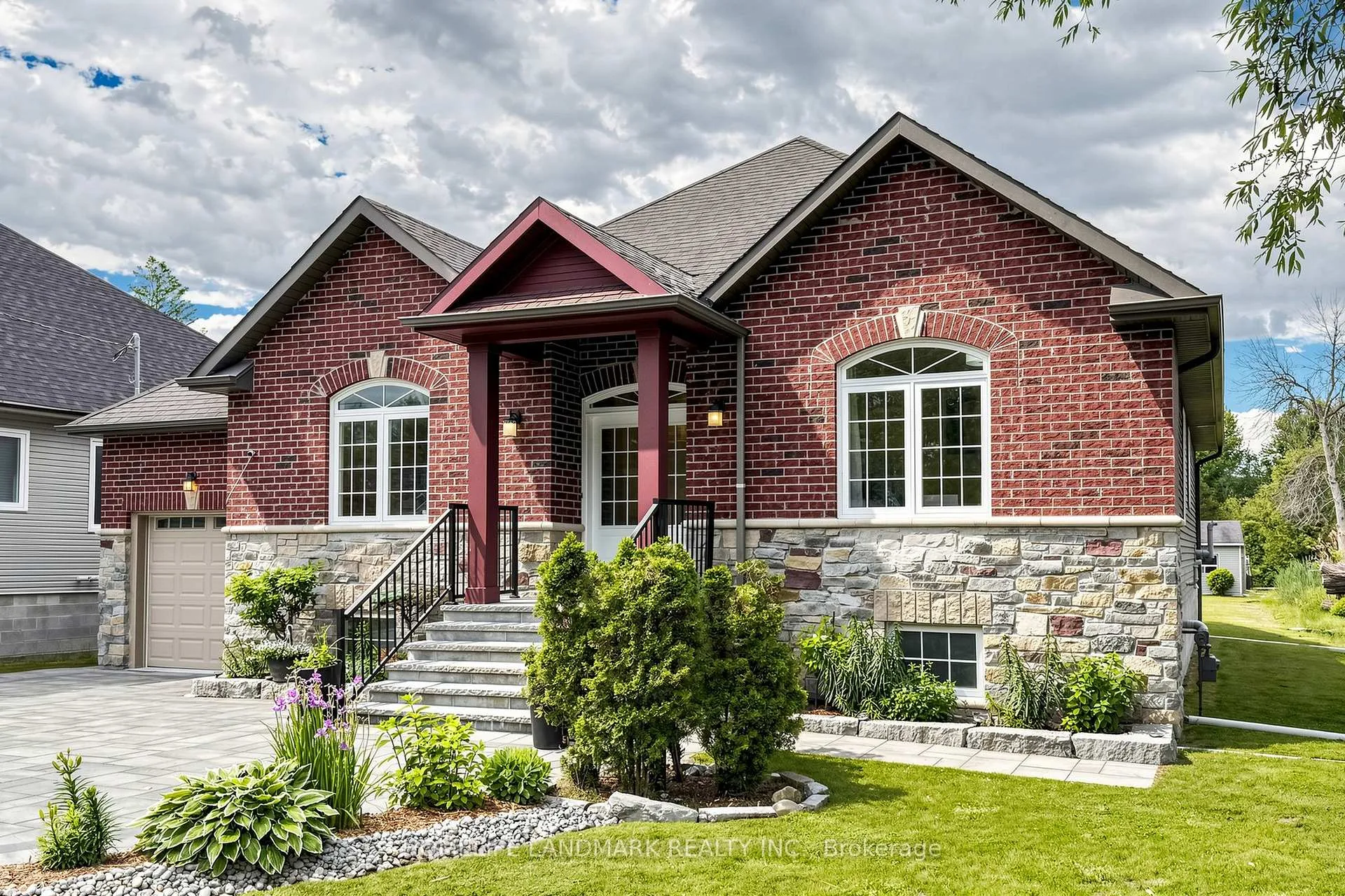 Photo 3 of 61 Irving Drive, Georgina, Pefferlaw — HOMEH
