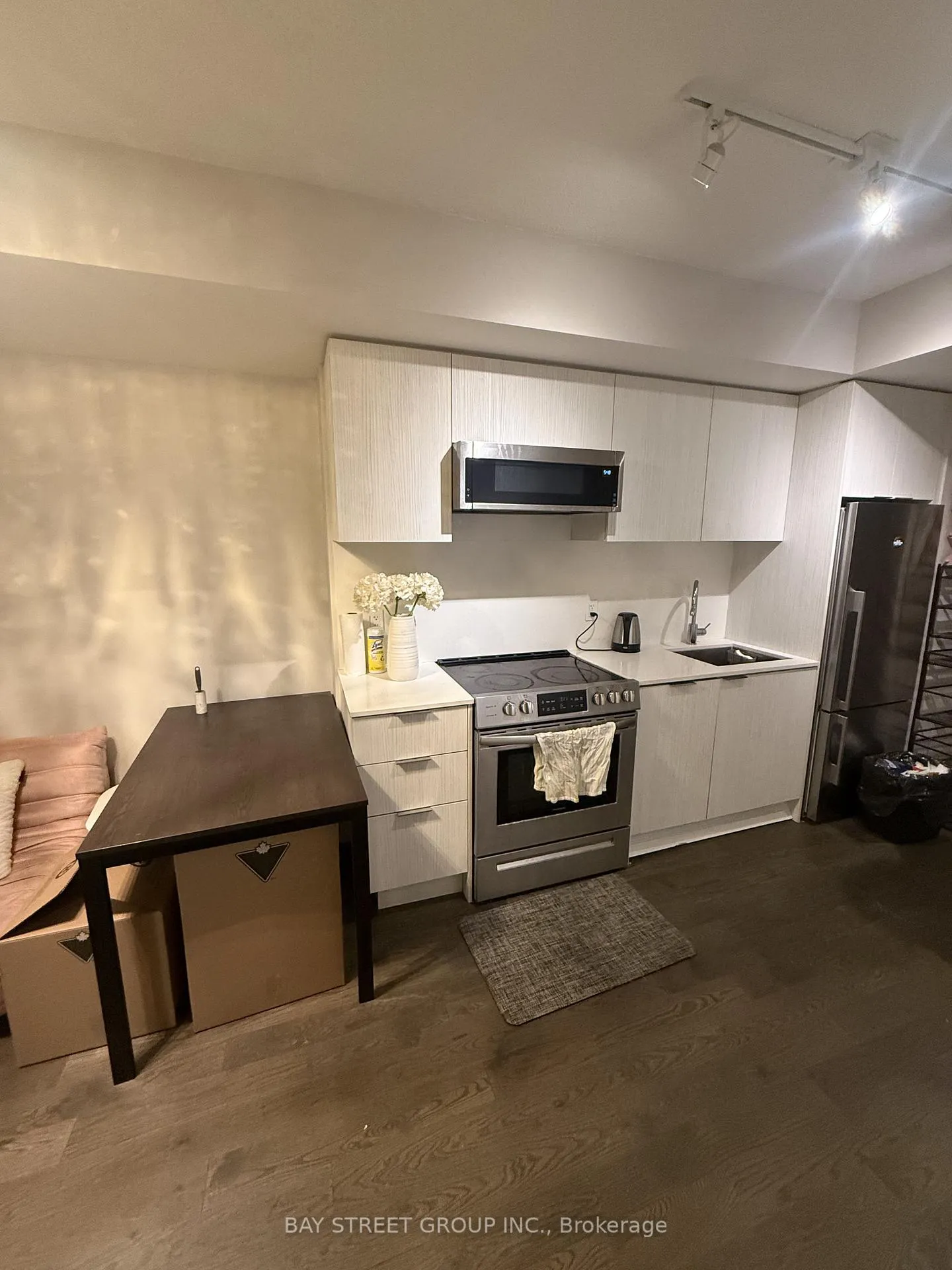 Photo 6 of Unit 901, 25 Richmond Street E, Toronto, Church-Yonge Corridor — HOMEH