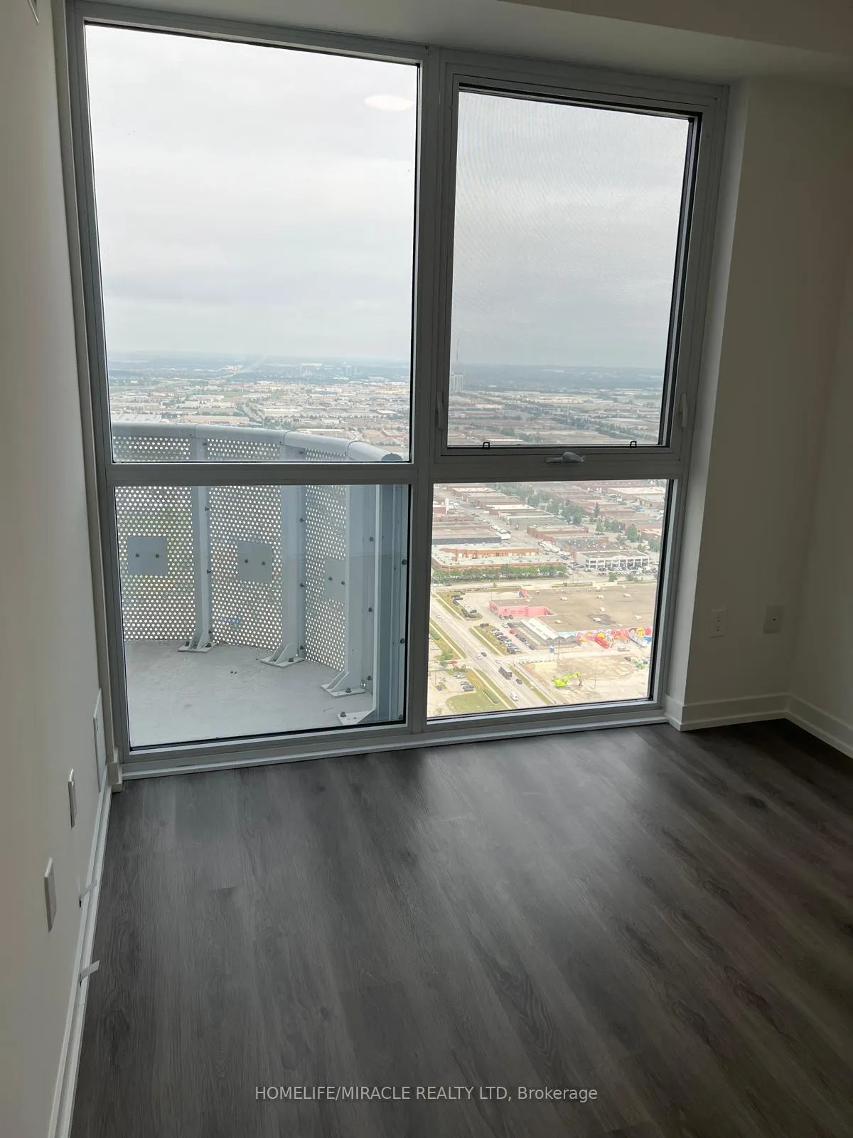 Photo 5 of Unit 5711, 225 Commerce Street, Vaughan, Vaughan Corporate Centre — HOMEH