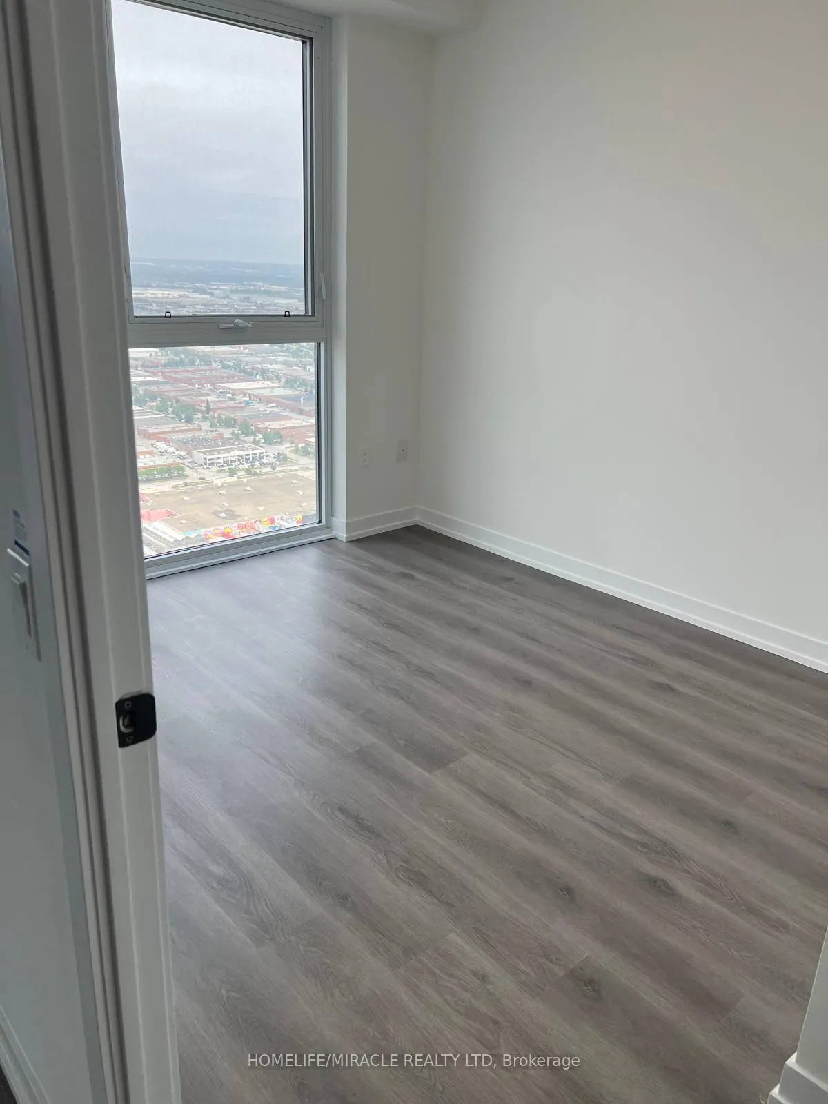 Photo 6 of Unit 5711, 225 Commerce Street, Vaughan, Vaughan Corporate Centre — HOMEH