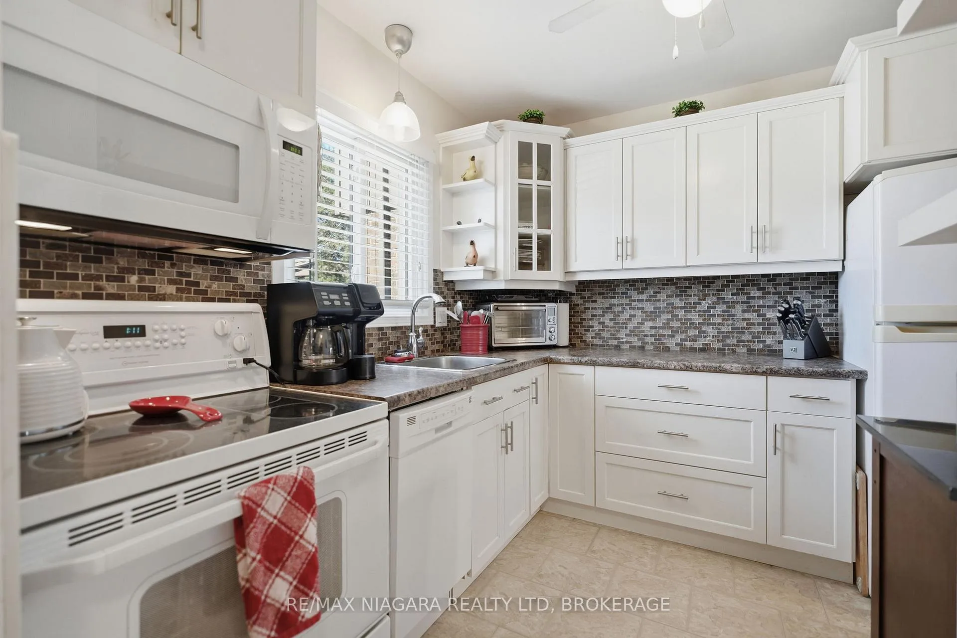 Photo 8 of Unit 28, 64 Forster Street, St. Catharines, Vine/Linwell — HOMEH