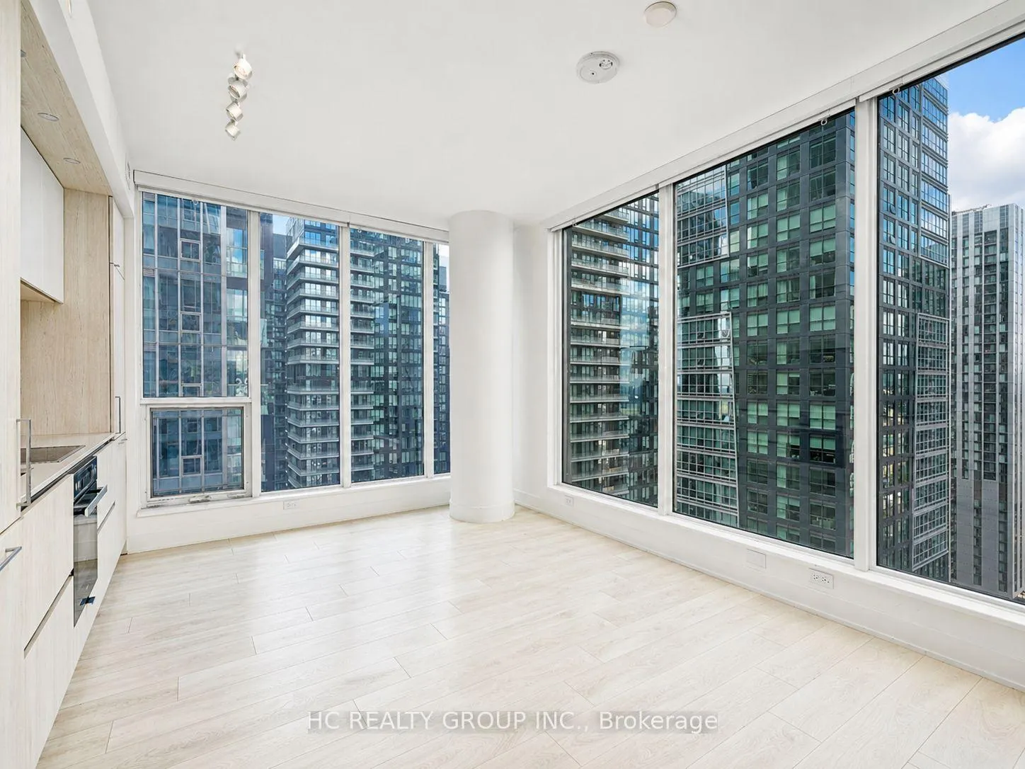 Front of Unit 3204, 15 Mercer Street