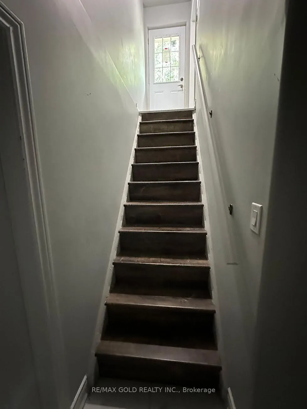 Photo 4 of 19 Benstrow Avenue, Etobicoke, Thistletown-Beaumonde Heights — HOMEH