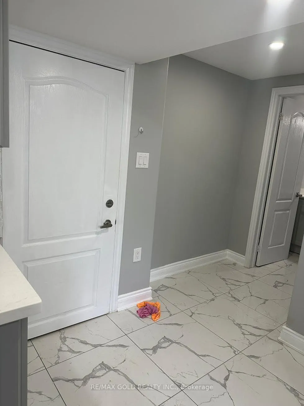 Photo 5 of 19 Benstrow Avenue, Etobicoke, Thistletown-Beaumonde Heights — HOMEH