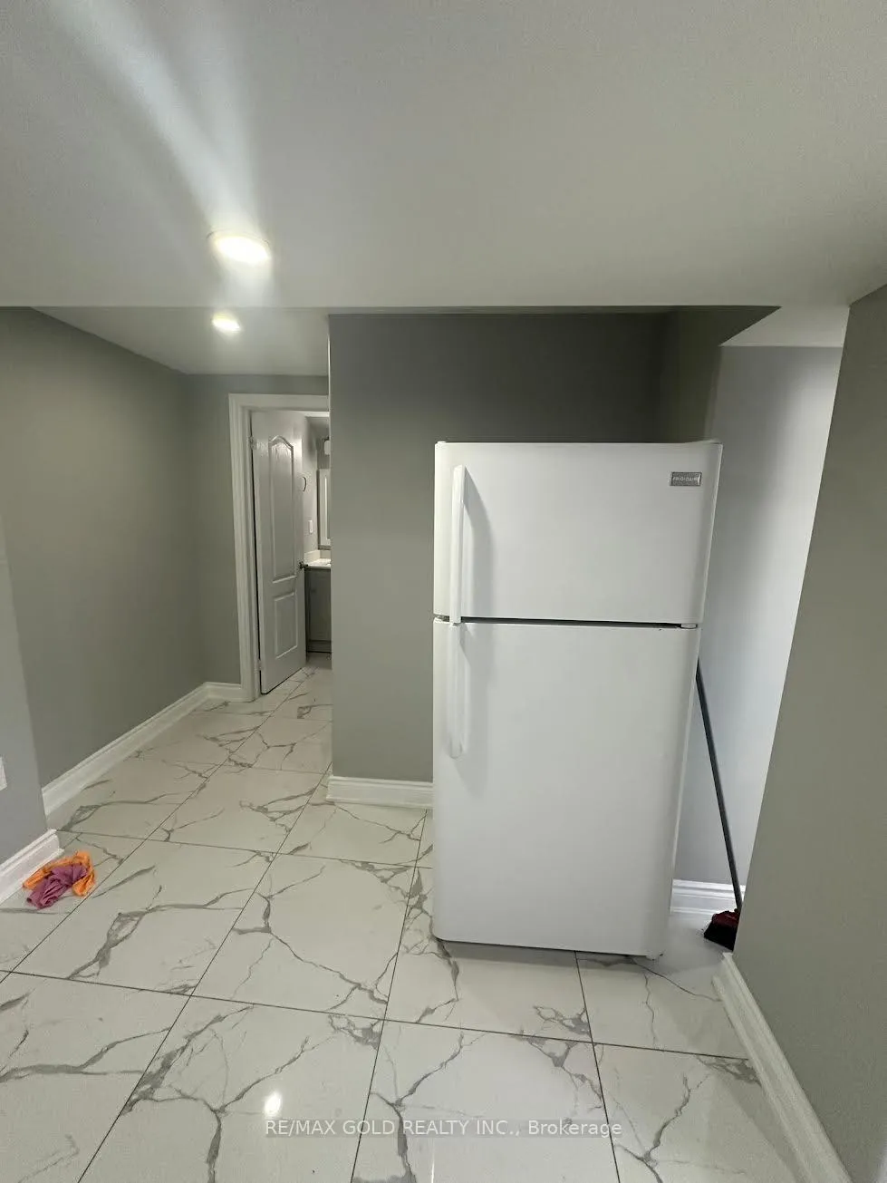 Photo 8 of 19 Benstrow Avenue, Etobicoke, Thistletown-Beaumonde Heights — HOMEH