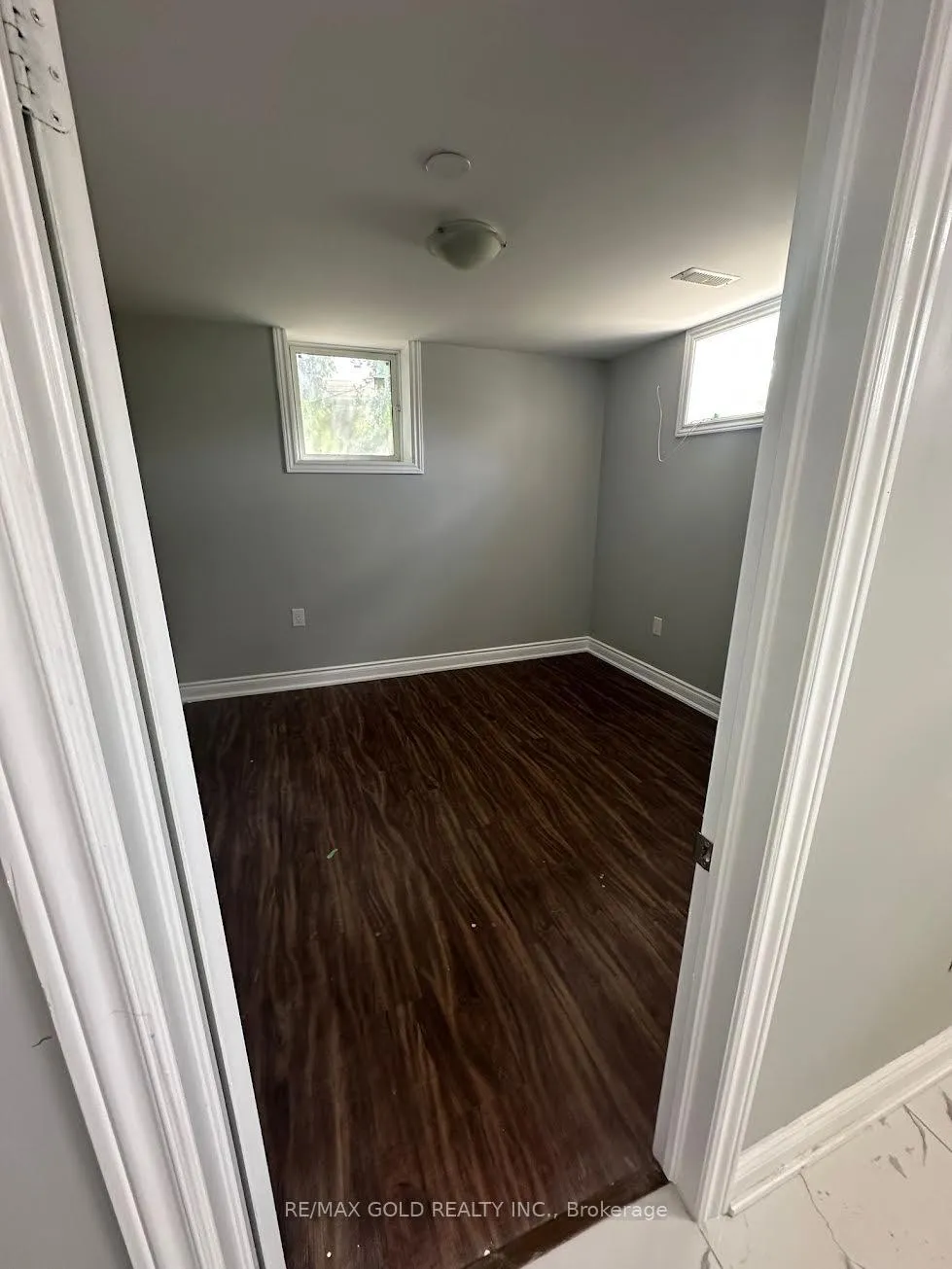 Photo 9 of 19 Benstrow Avenue, Etobicoke, Thistletown-Beaumonde Heights — HOMEH