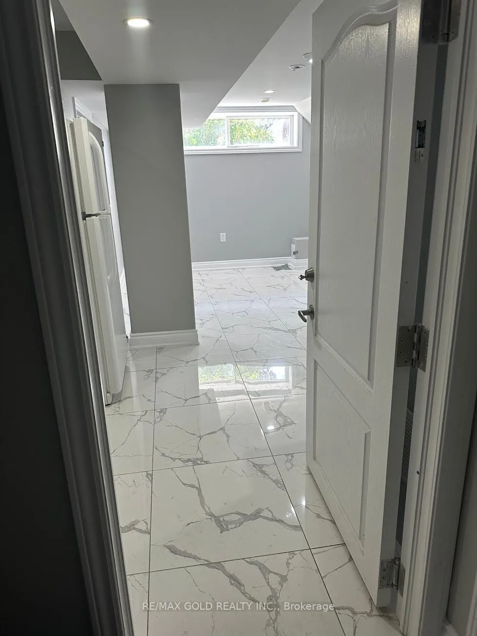 Photo 10 of 19 Benstrow Avenue, Etobicoke, Thistletown-Beaumonde Heights — HOMEH
