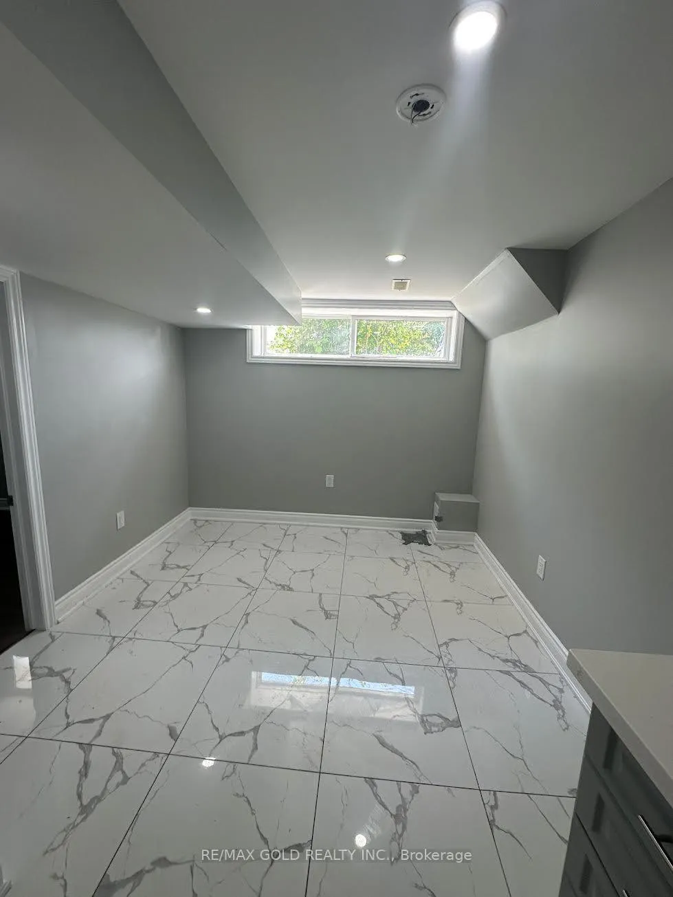 Photo 11 of 19 Benstrow Avenue, Etobicoke, Thistletown-Beaumonde Heights — HOMEH