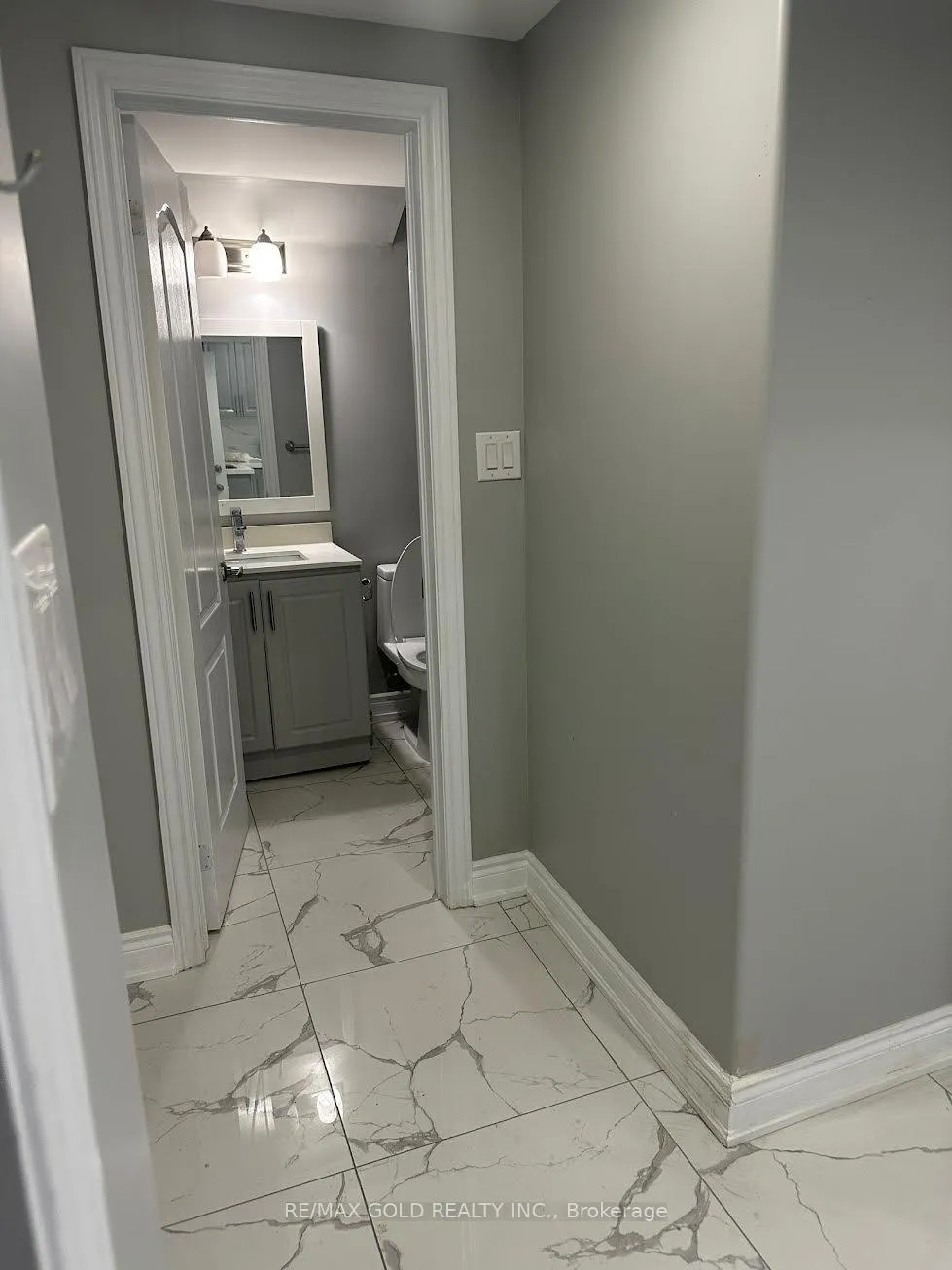 Photo 12 of 19 Benstrow Avenue, Etobicoke, Thistletown-Beaumonde Heights — HOMEH