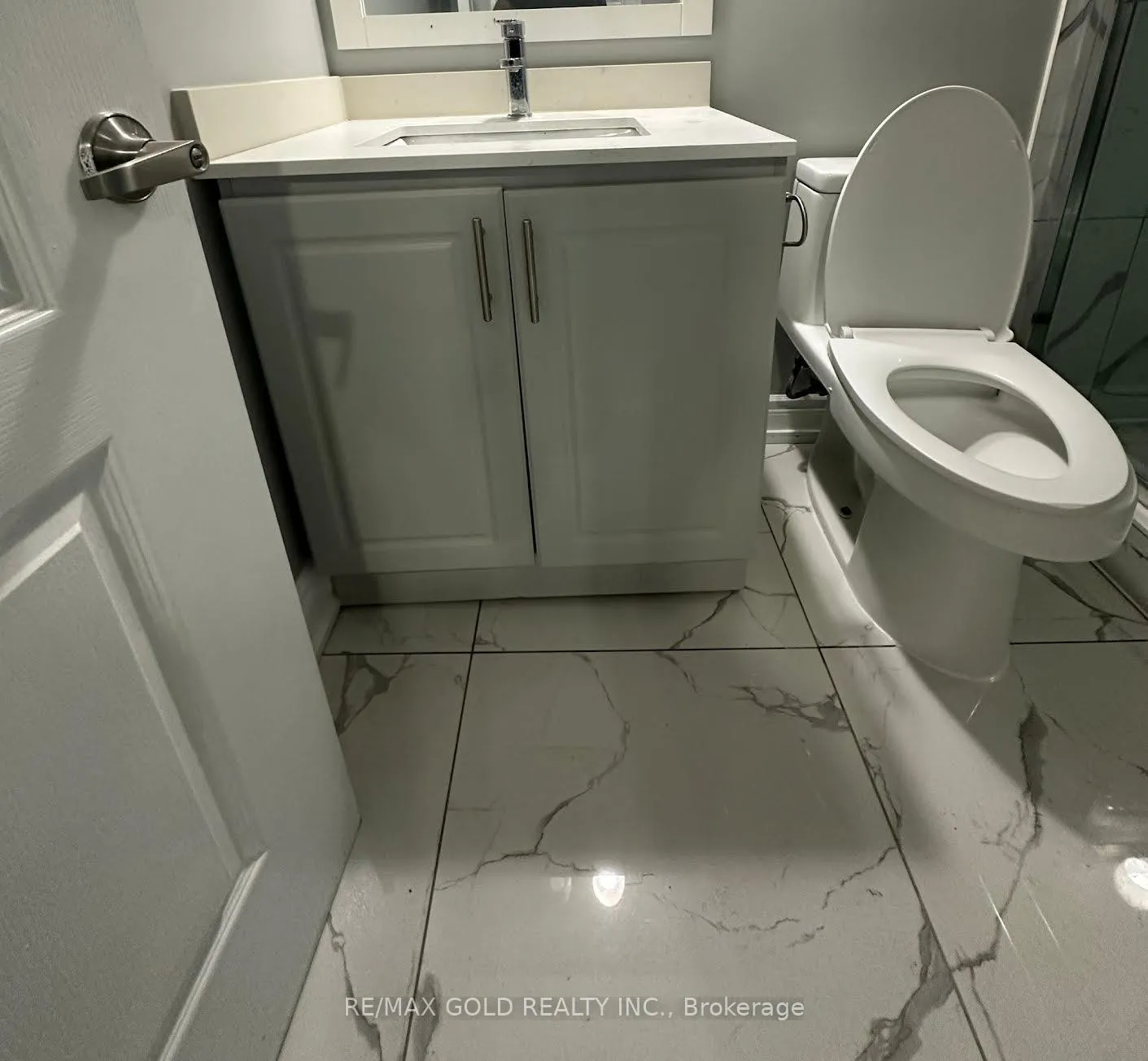 Photo 13 of 19 Benstrow Avenue, Etobicoke, Thistletown-Beaumonde Heights — HOMEH