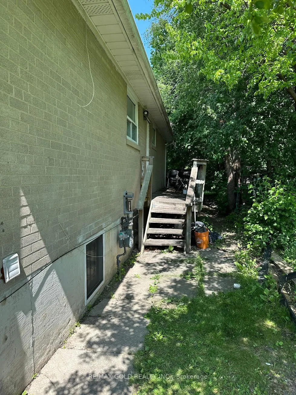 Photo 14 of 19 Benstrow Avenue, Etobicoke, Thistletown-Beaumonde Heights — HOMEH
