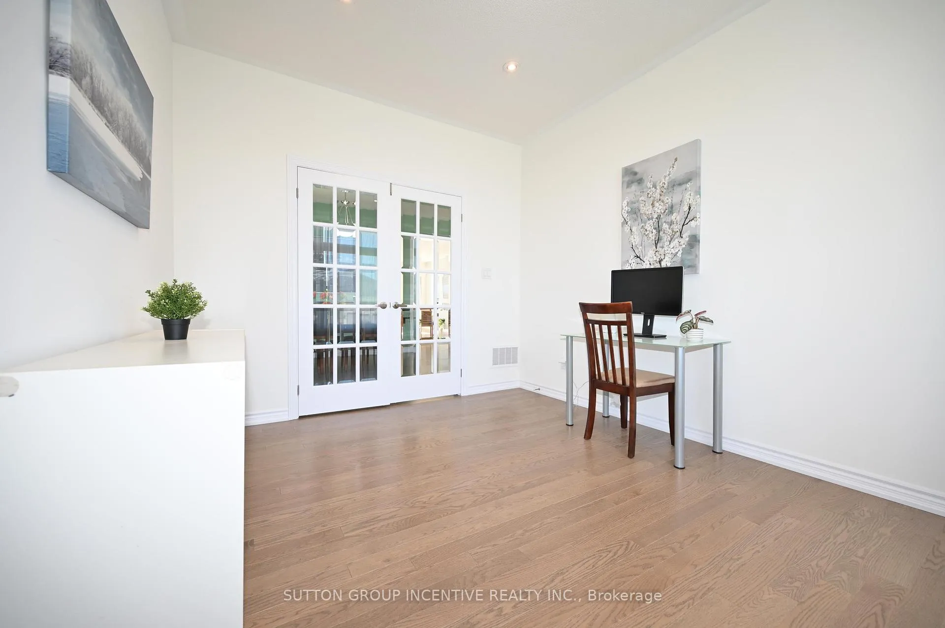 Photo 5 of 23 Beatrice Drive, Wasaga Beach — HOMEH
