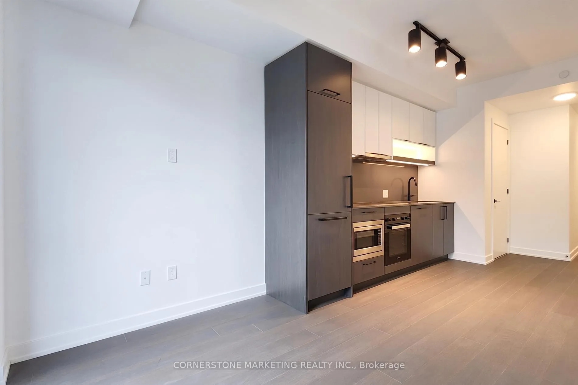 Photo 5 of Unit 512, 91 Montclair Avenue, Toronto, Forest Hill South — HOMEH