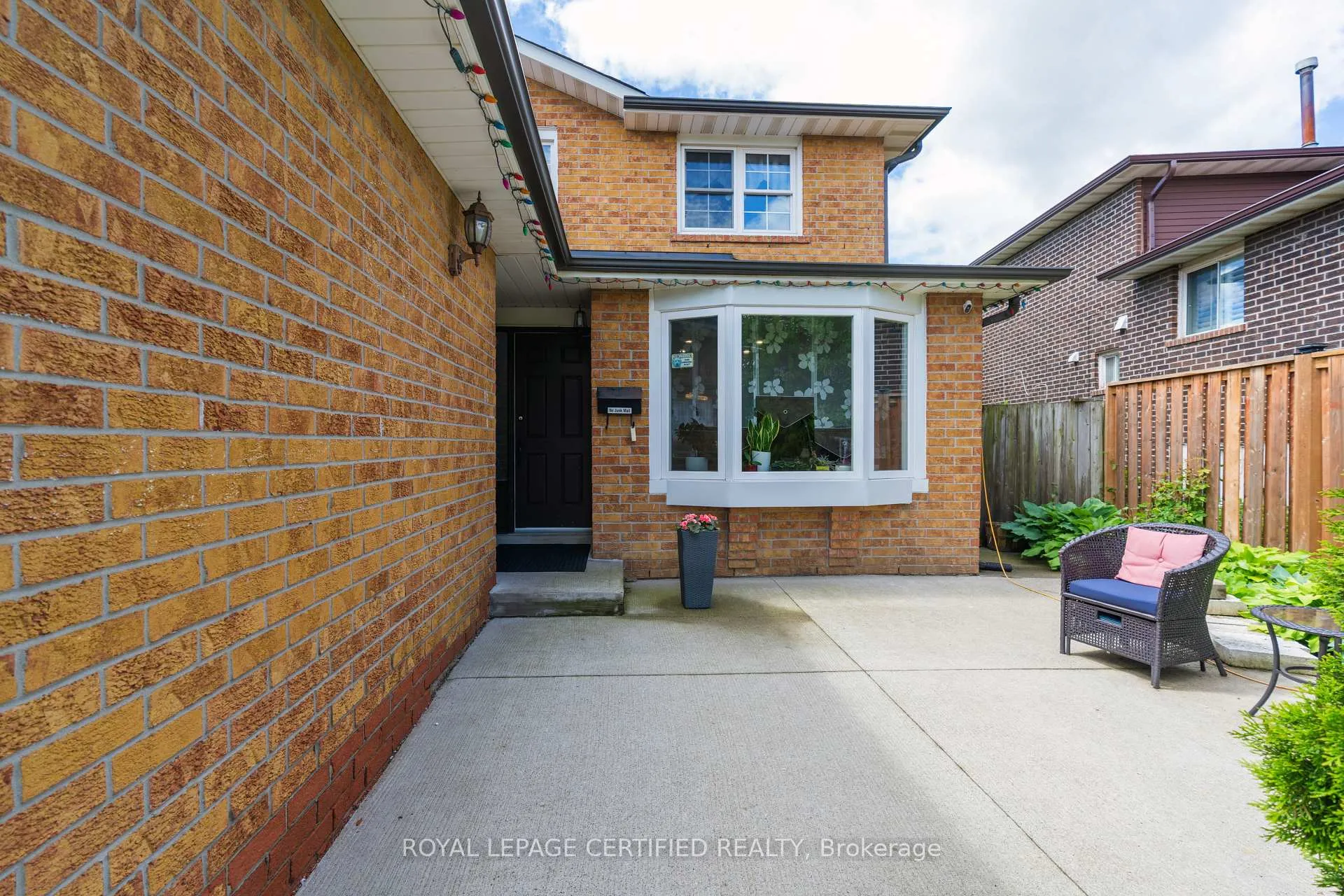 Photo 3 of 34 Braidwood Lake Road, Brampton, Heart Lake West — HOMEH
