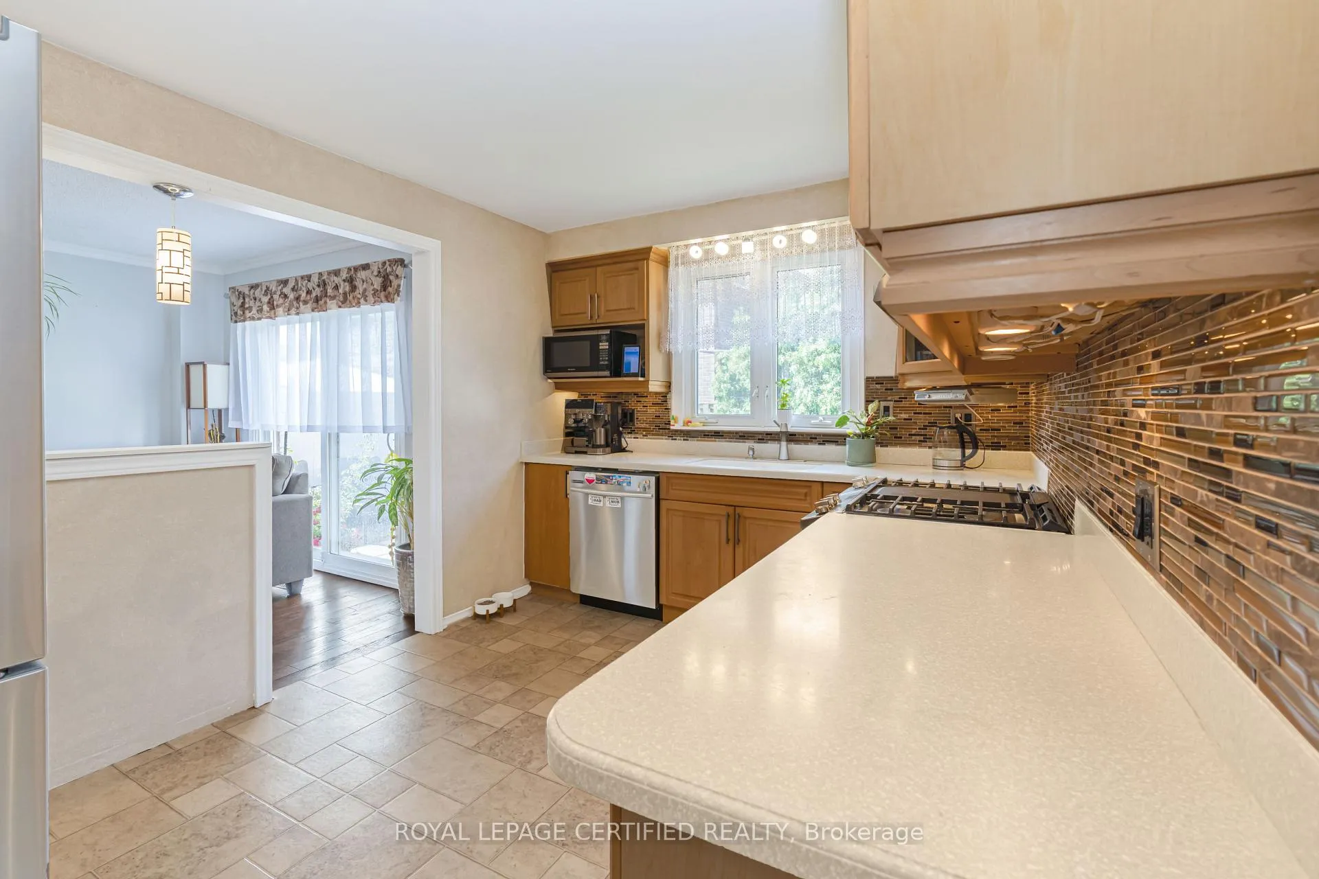 Photo 14 of 34 Braidwood Lake Road, Brampton, Heart Lake West — HOMEH