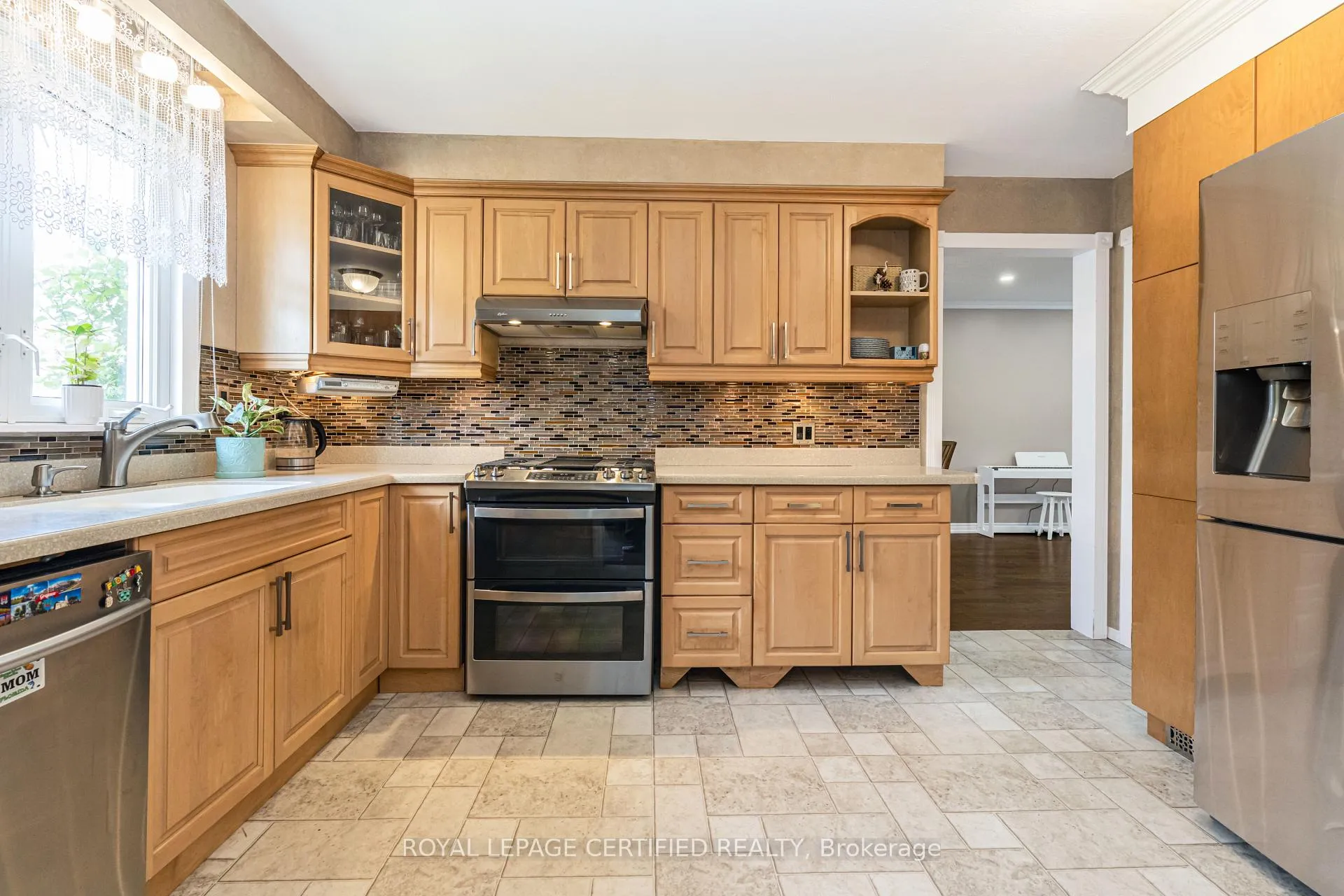 Photo 15 of 34 Braidwood Lake Road, Brampton, Heart Lake West — HOMEH