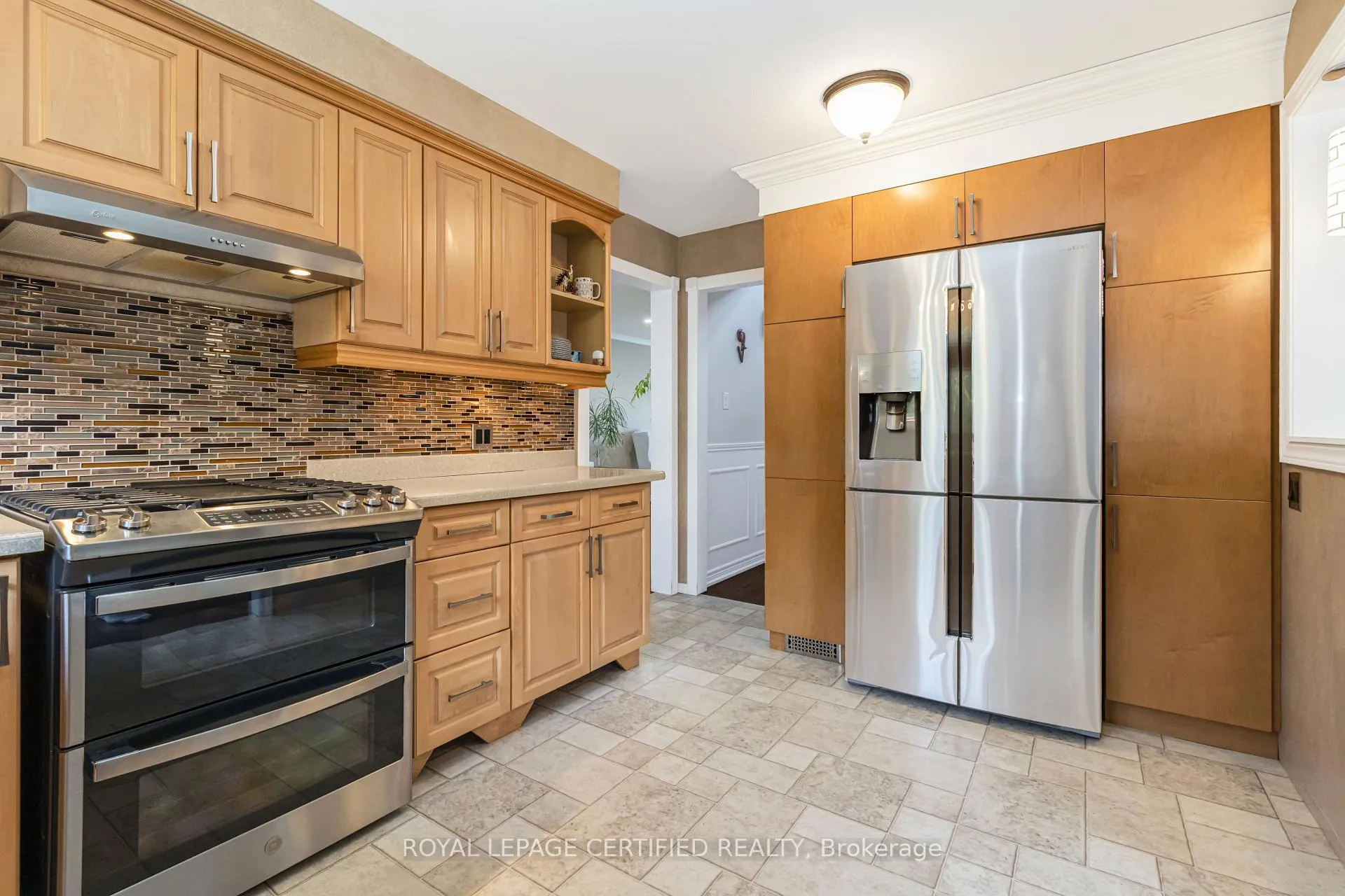 Photo 16 of 34 Braidwood Lake Road, Brampton, Heart Lake West — HOMEH