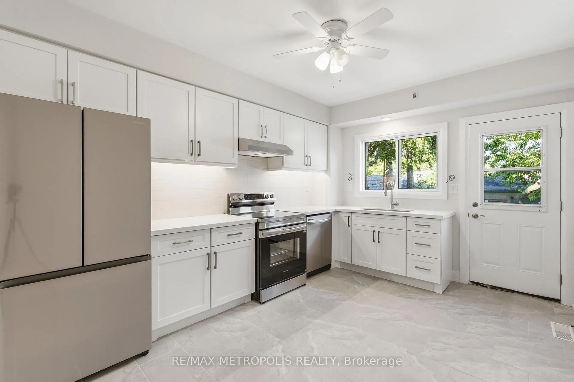 Photo 9 of 14 McRoberts Avenue, Toronto, Corso Italia-Davenport — HOMEH