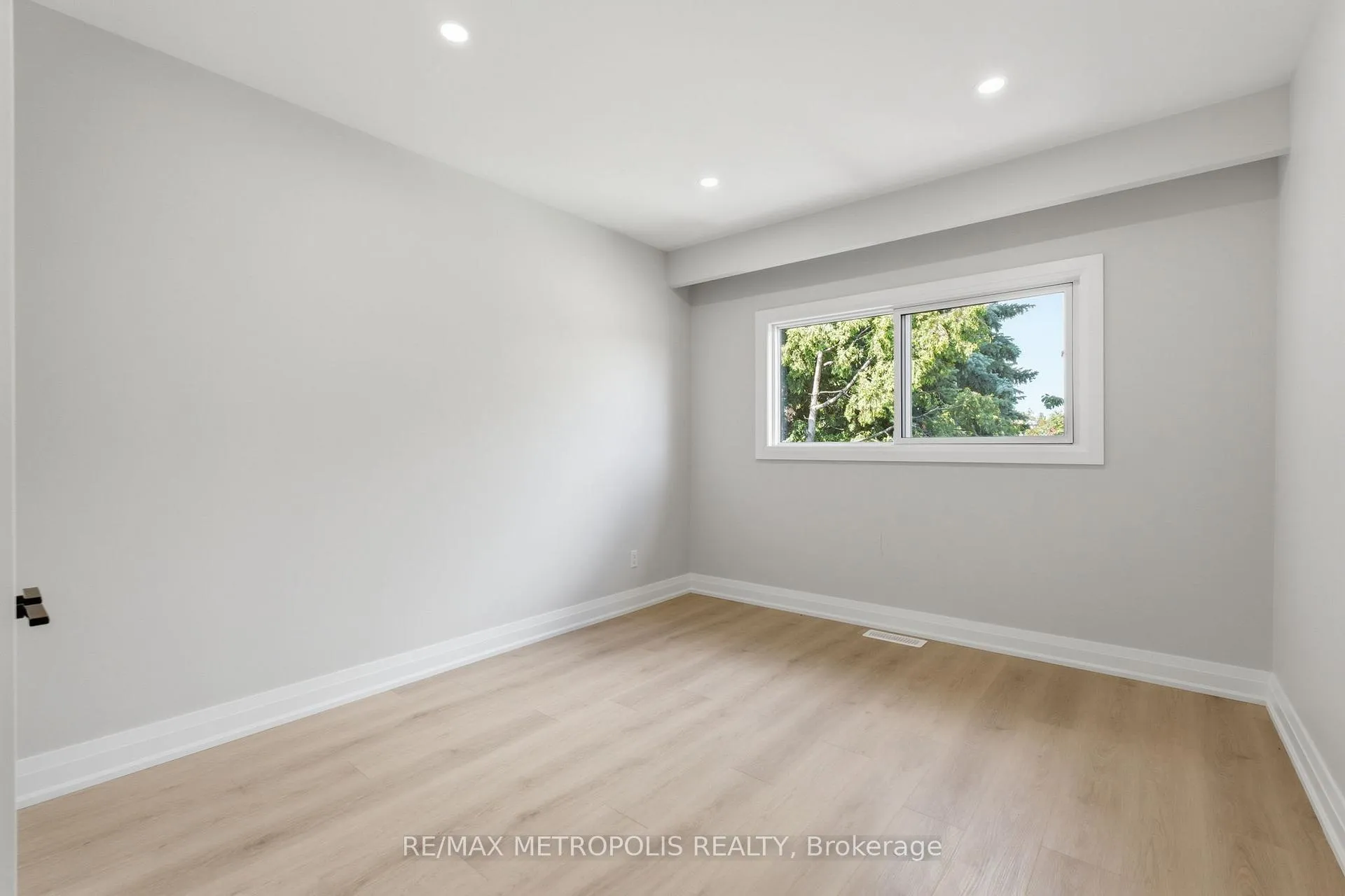 Photo 13 of 14 McRoberts Avenue, Toronto, Corso Italia-Davenport — HOMEH