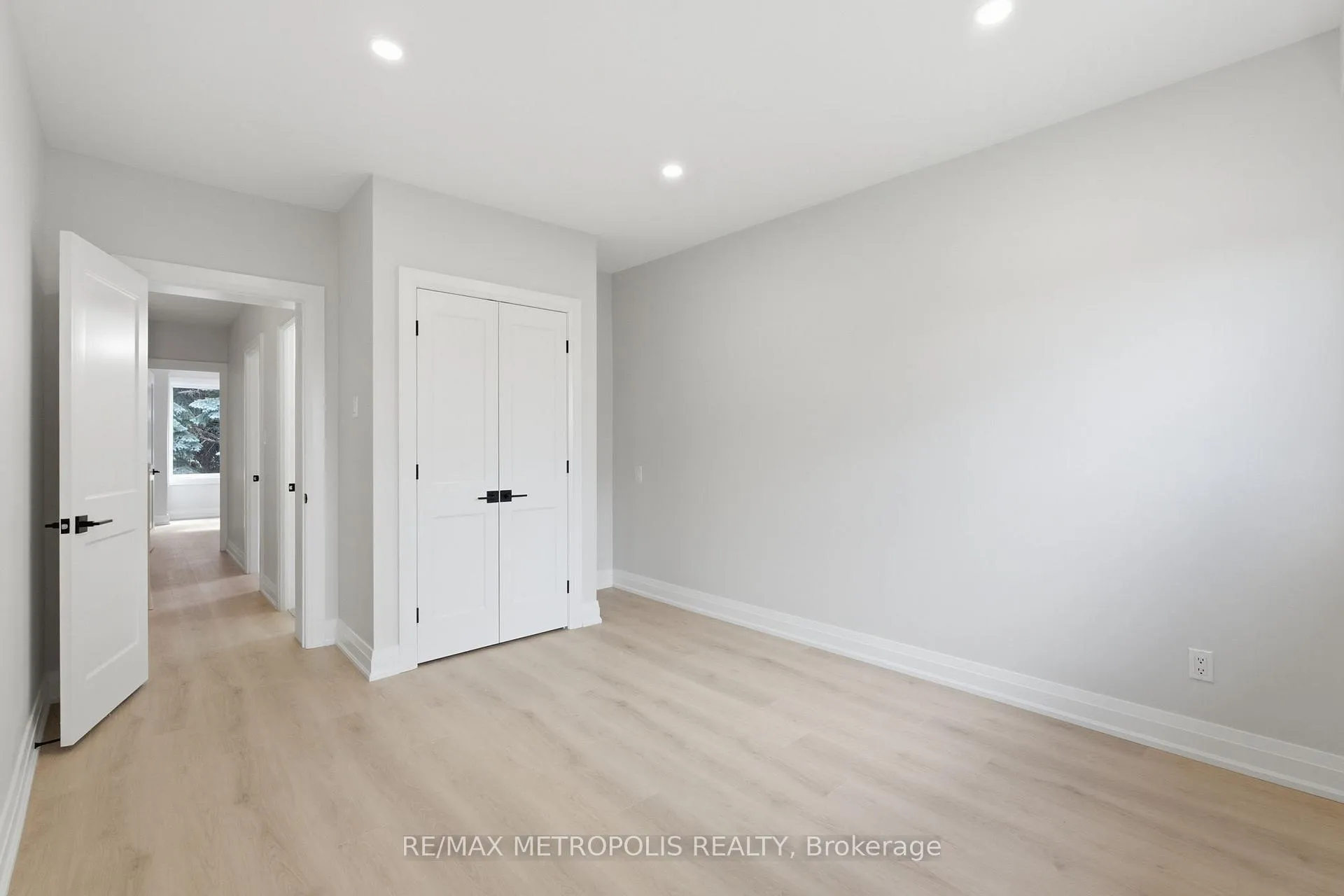 Photo 14 of 14 McRoberts Avenue, Toronto, Corso Italia-Davenport — HOMEH