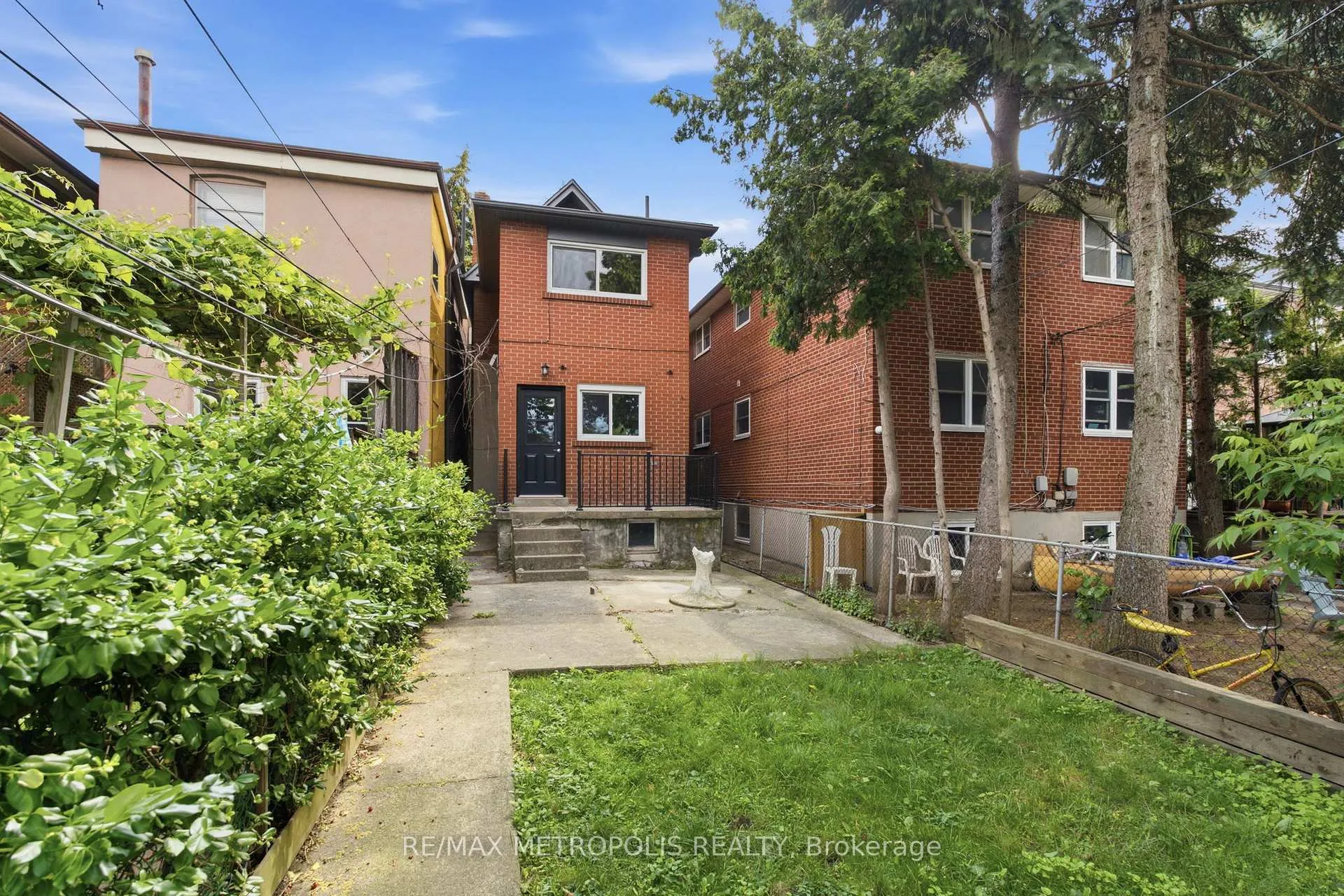 Photo 33 of 14 McRoberts Avenue, Toronto, Corso Italia-Davenport — HOMEH