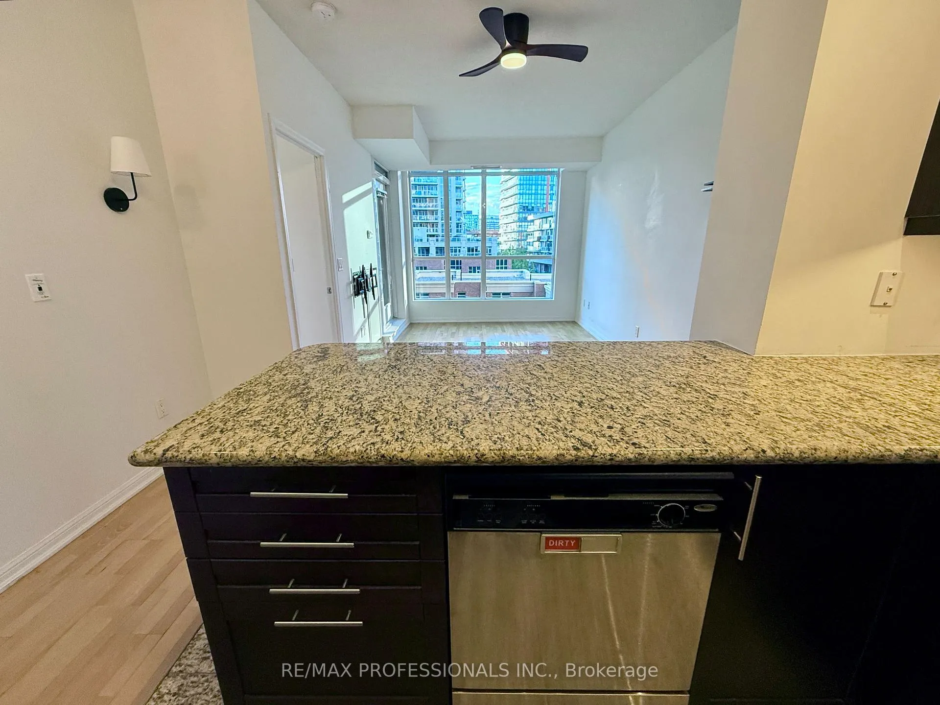 Photo 4 of Unit 522, 628 Fleet Street, Toronto, Niagara — HOMEH