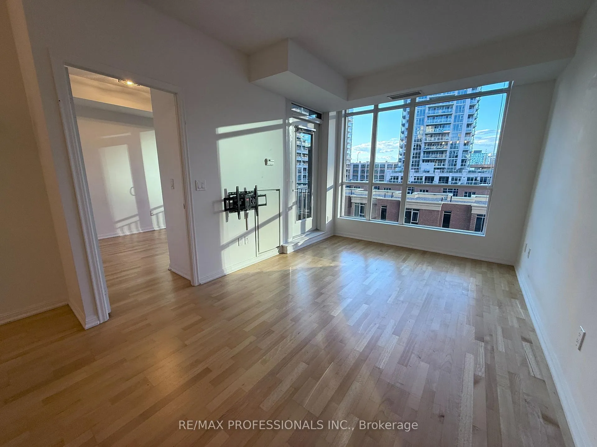 Photo 7 of Unit 522, 628 Fleet Street, Toronto, Niagara — HOMEH