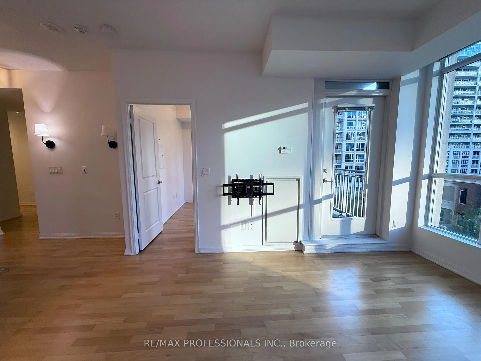 Photo 10 of Unit 522, 628 Fleet Street, Toronto, Niagara — HOMEH