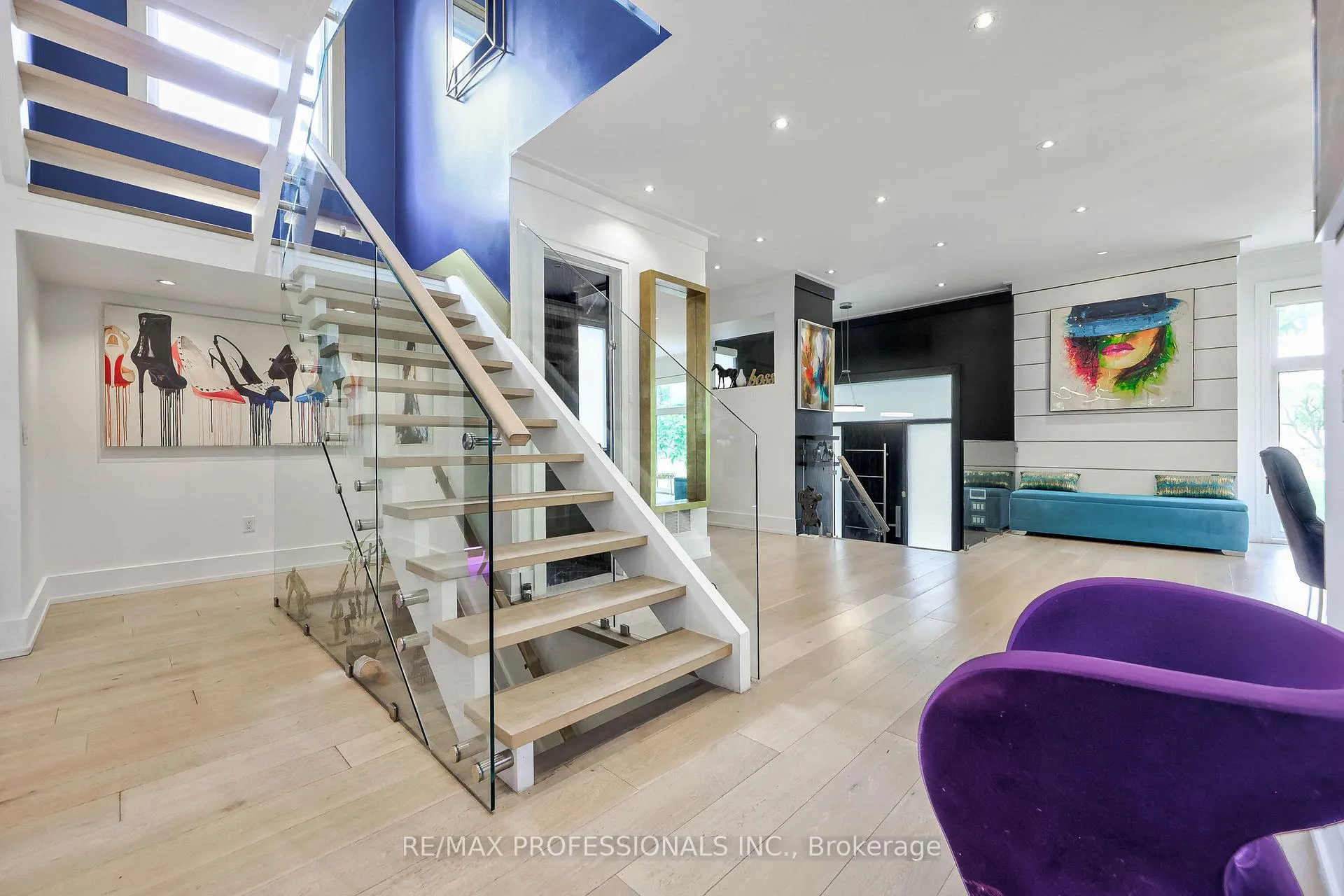 Photo 10 of 29 Avon Park, Toronto, Rockcliffe-Smythe — HOMEH