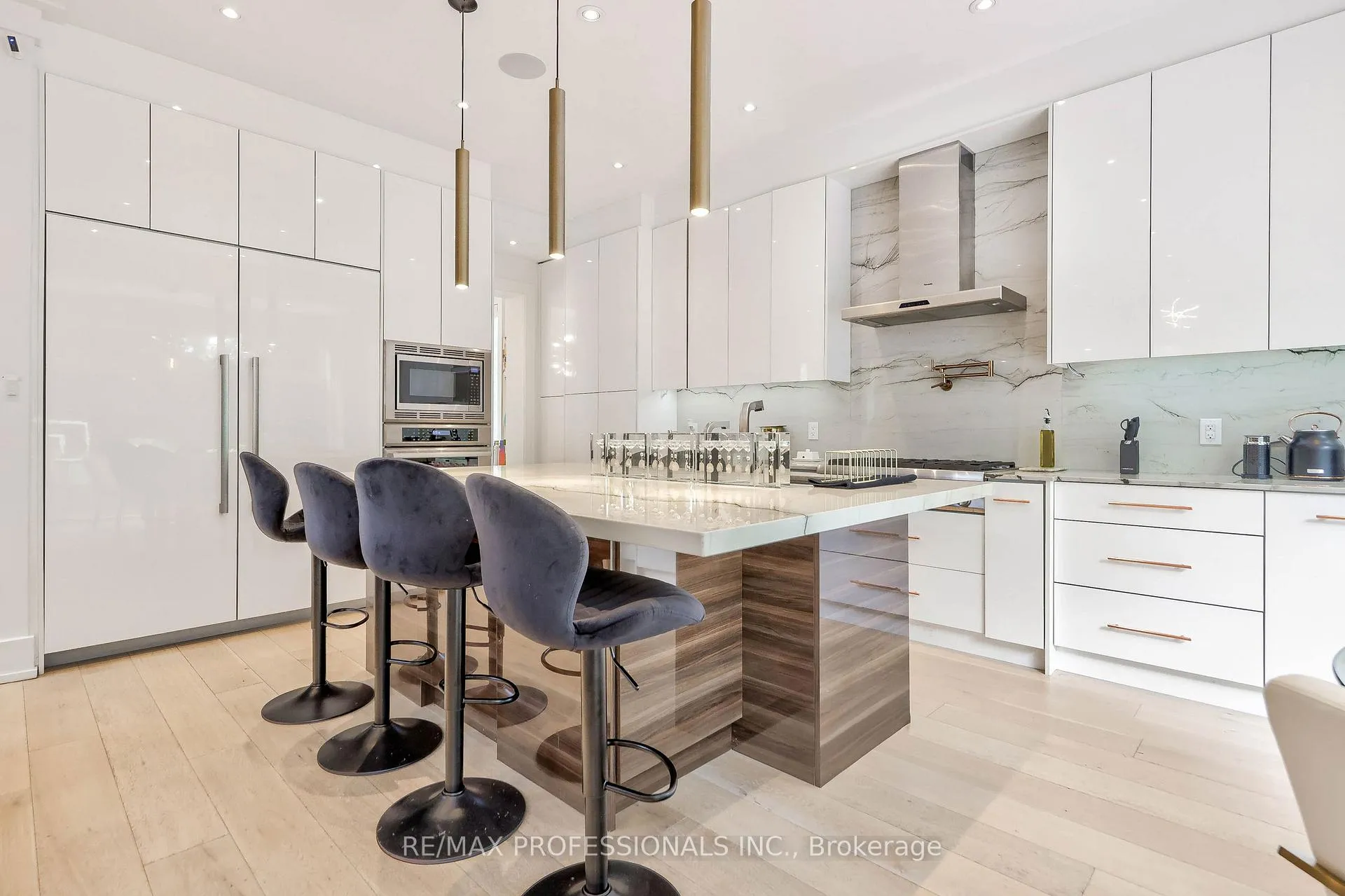 Photo 15 of 29 Avon Park, Toronto, Rockcliffe-Smythe — HOMEH