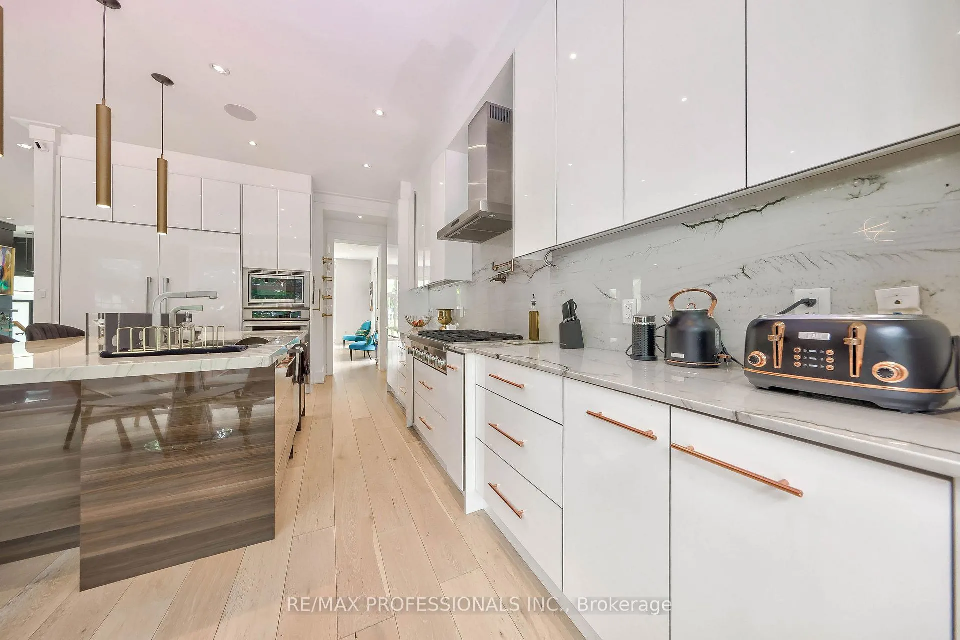 Photo 17 of 29 Avon Park, Toronto, Rockcliffe-Smythe — HOMEH