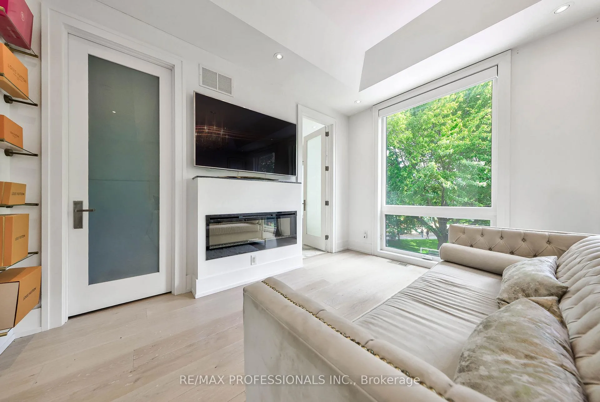 Photo 24 of 29 Avon Park, Toronto, Rockcliffe-Smythe — HOMEH