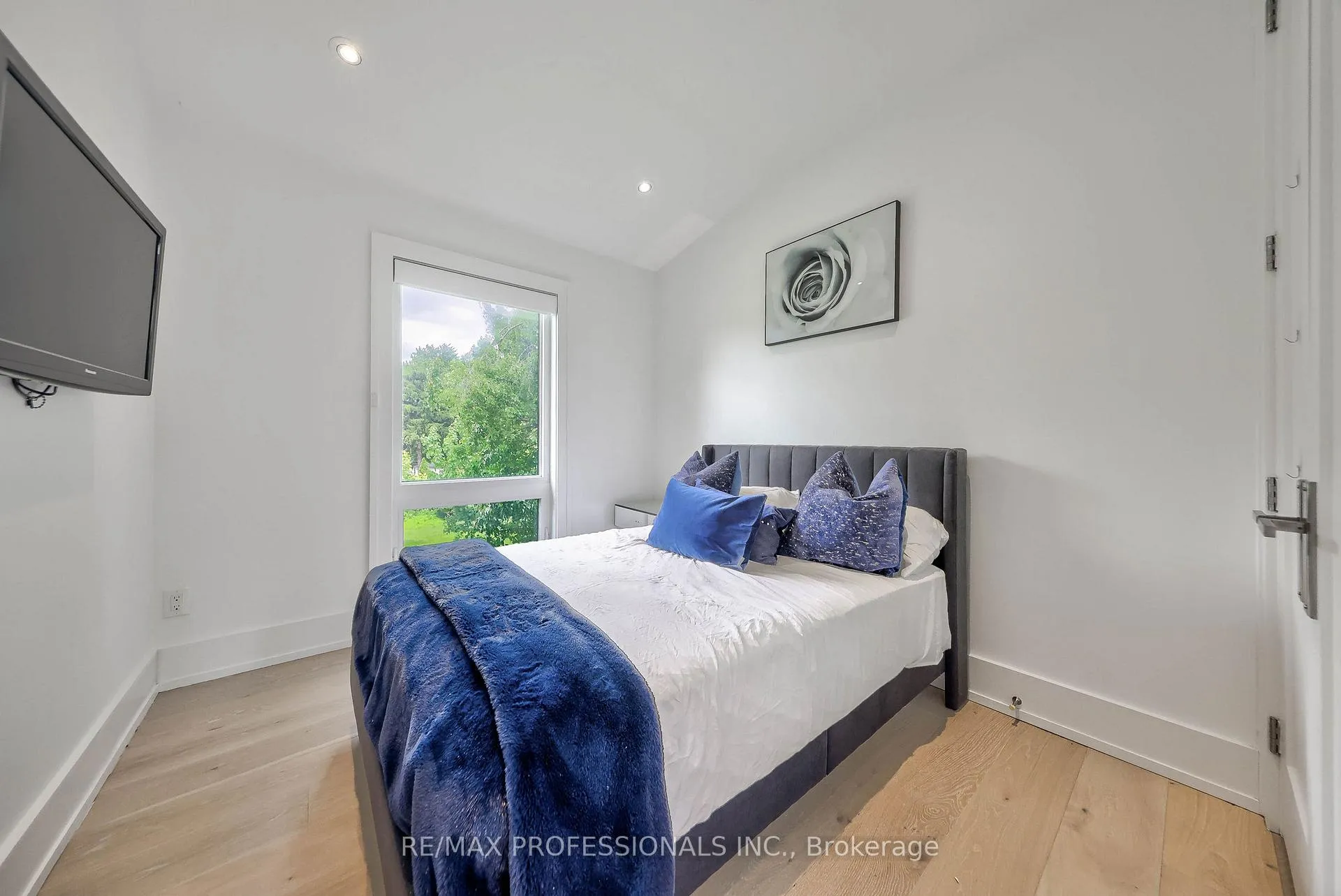 Photo 37 of 29 Avon Park, Toronto, Rockcliffe-Smythe — HOMEH