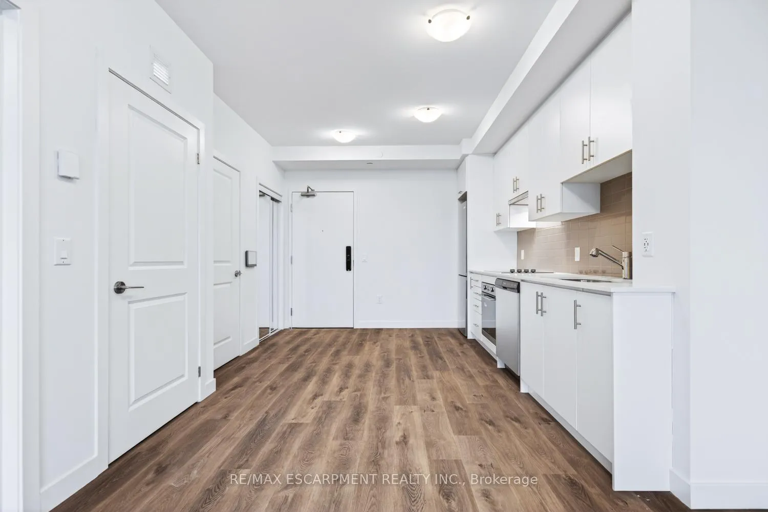 Photo 4 of Unit 220, 461 Green Road, Hamilton, Lakeshore — HOMEH
