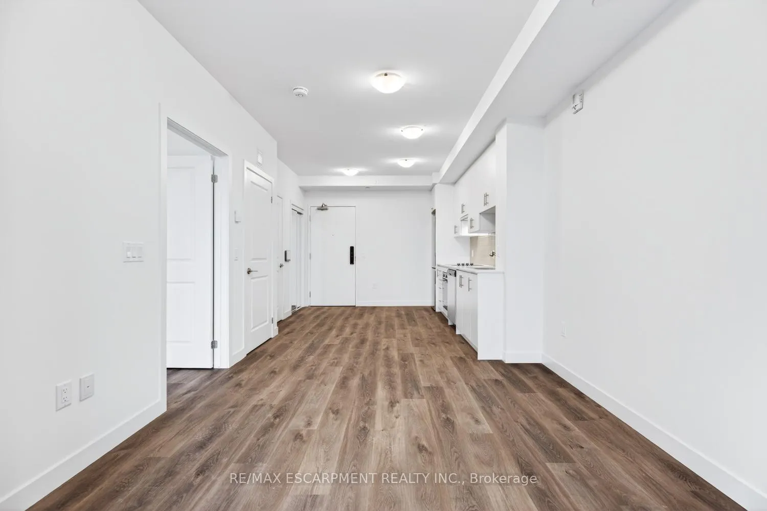 Photo 5 of Unit 220, 461 Green Road, Hamilton, Lakeshore — HOMEH