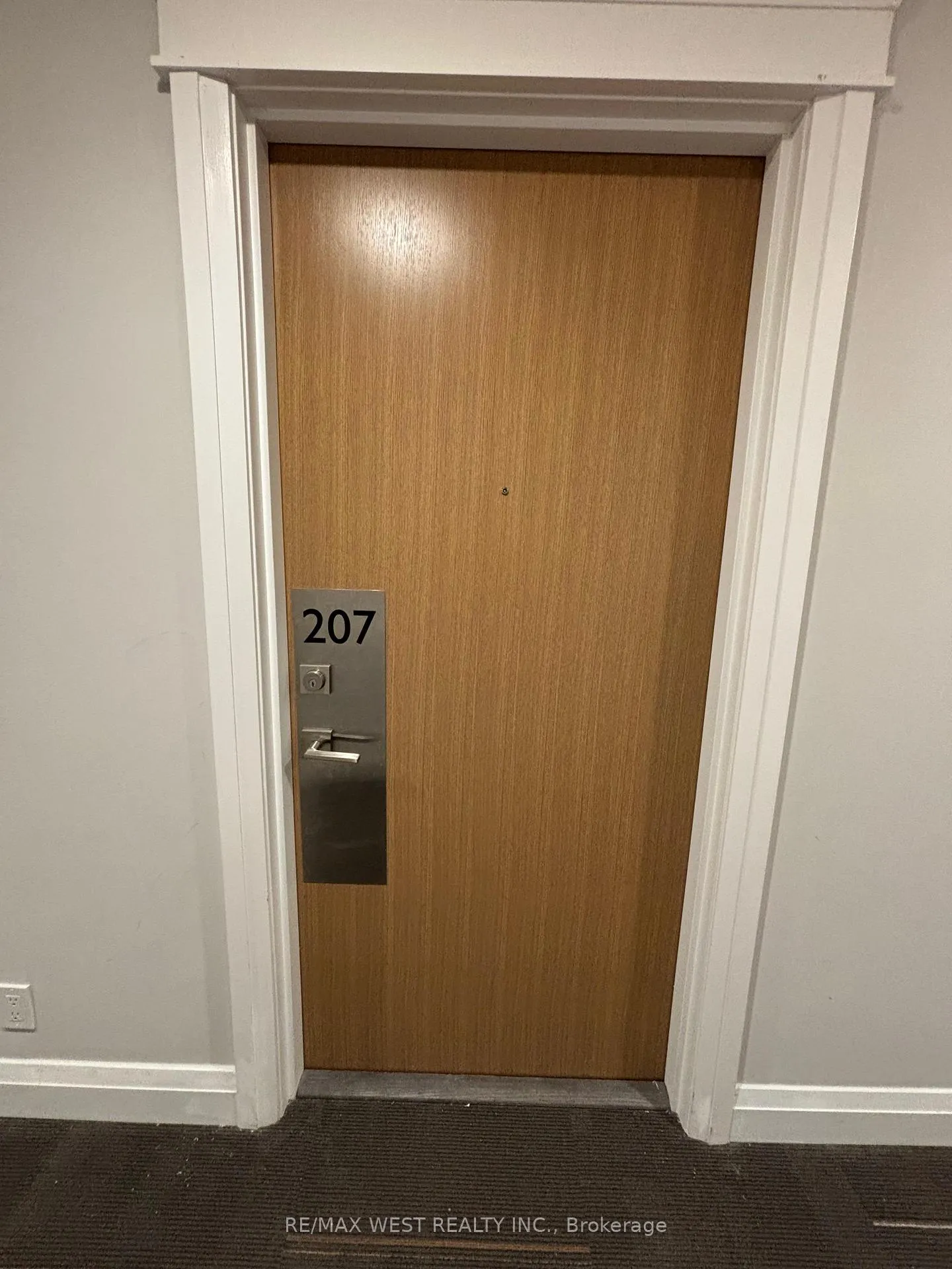 Front of Unit 207, 128 Grovewood Common