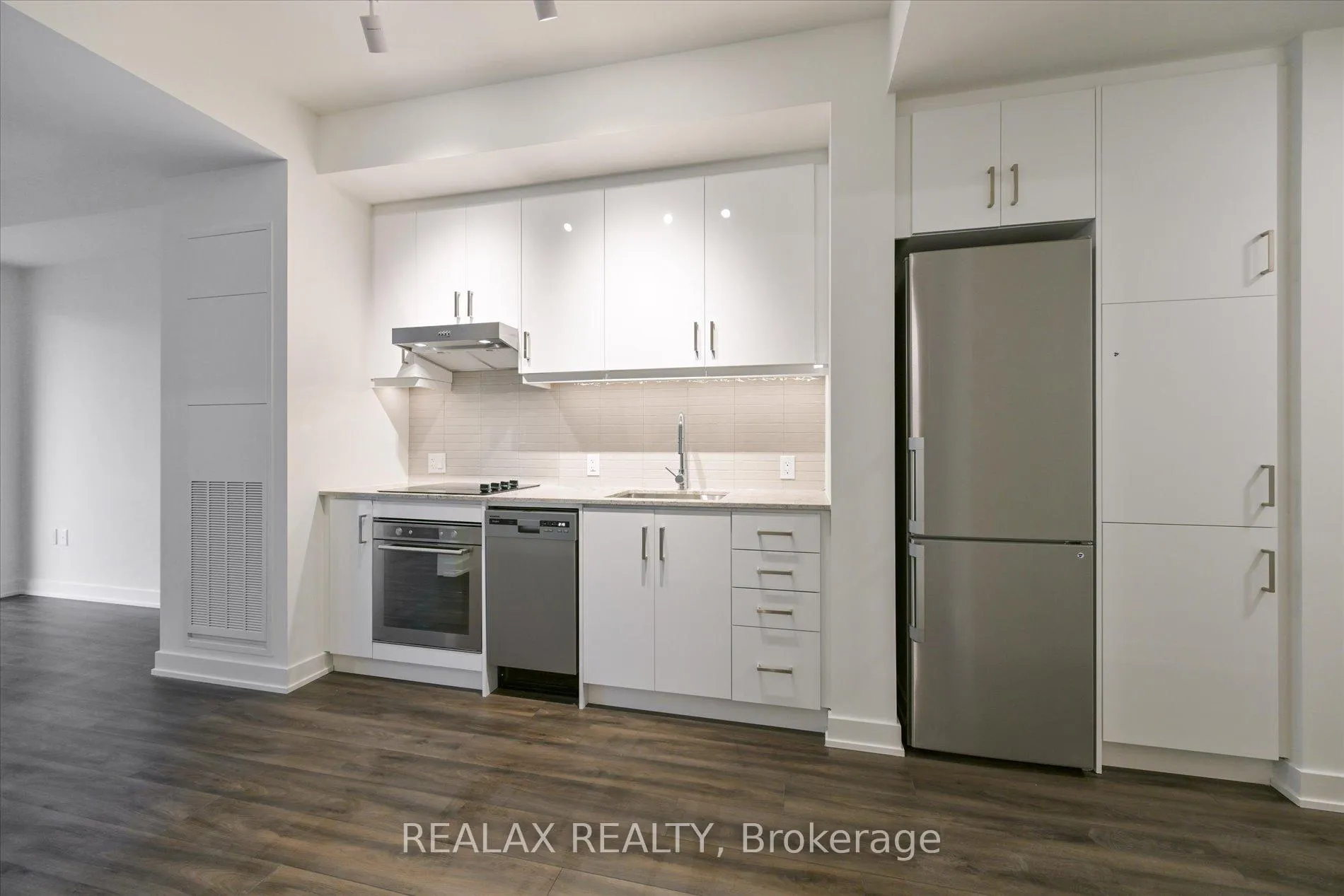 Photo 1 of Unit 810, 9 Tecumseth Street, Toronto, Niagara — HOMEH