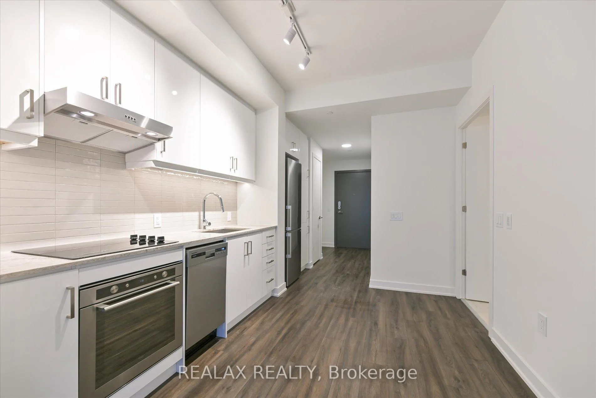 Photo 4 of Unit 810, 9 Tecumseth Street, Toronto, Niagara — HOMEH