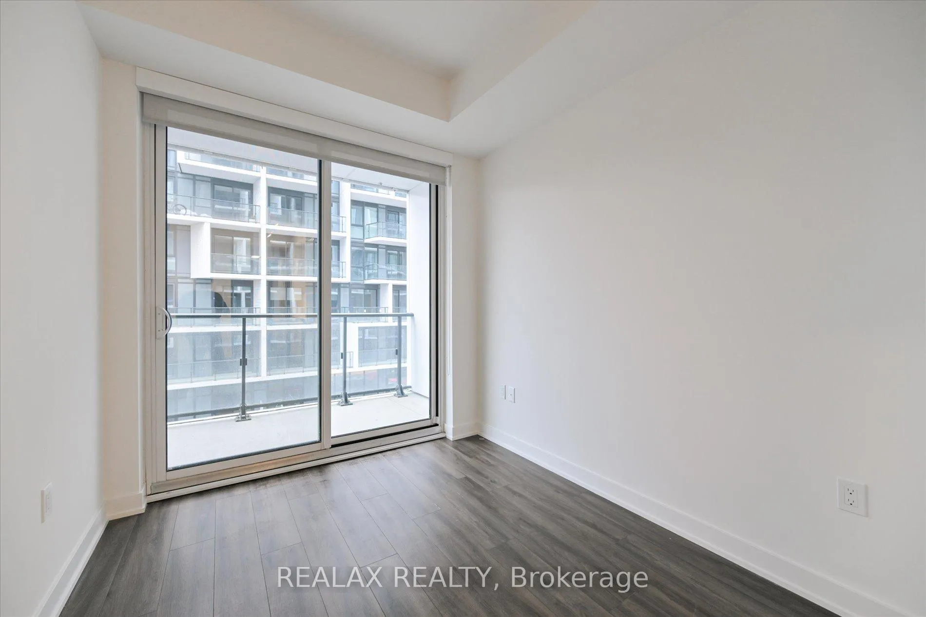 Photo 5 of Unit 810, 9 Tecumseth Street, Toronto, Niagara — HOMEH