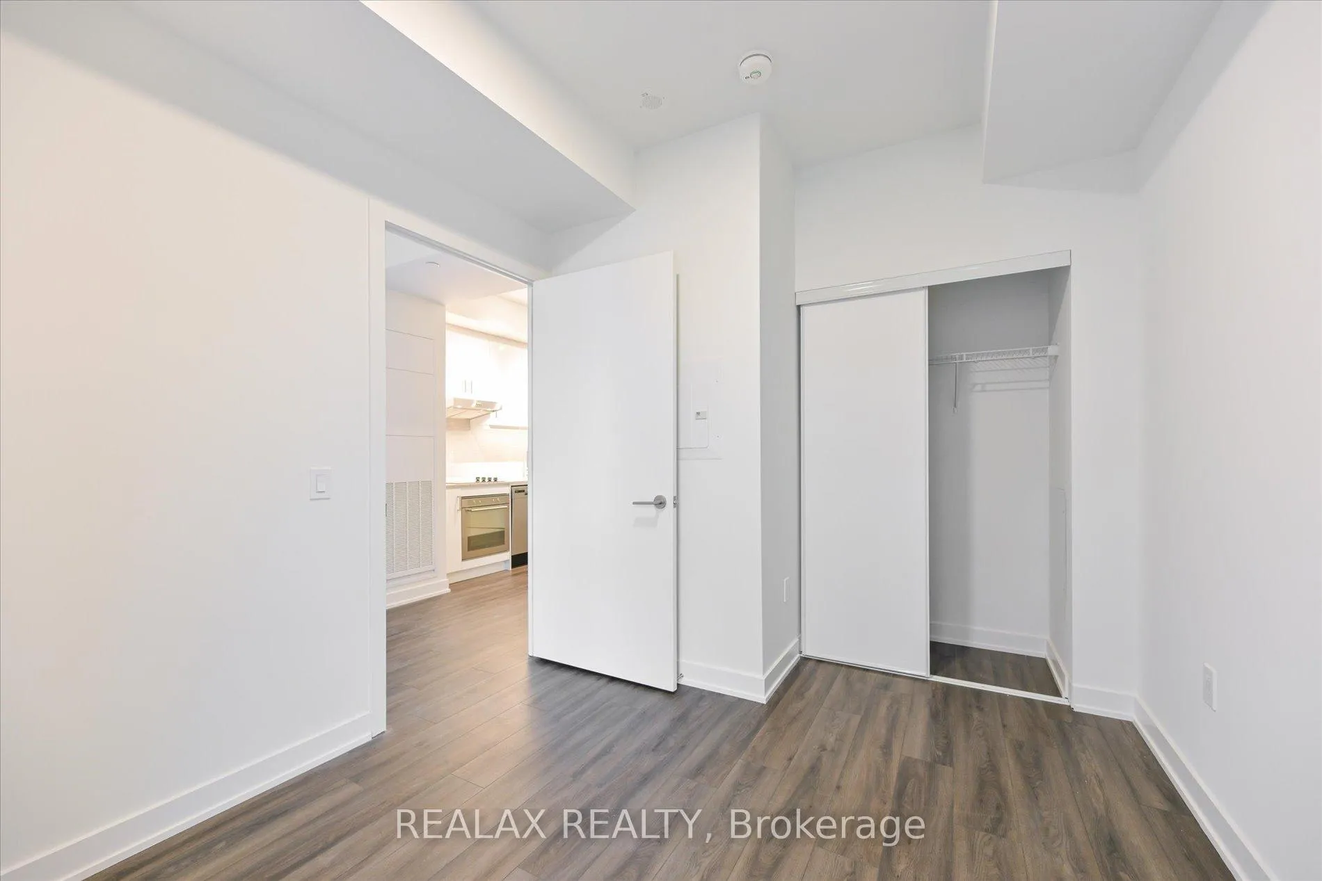 Photo 7 of Unit 810, 9 Tecumseth Street, Toronto, Niagara — HOMEH