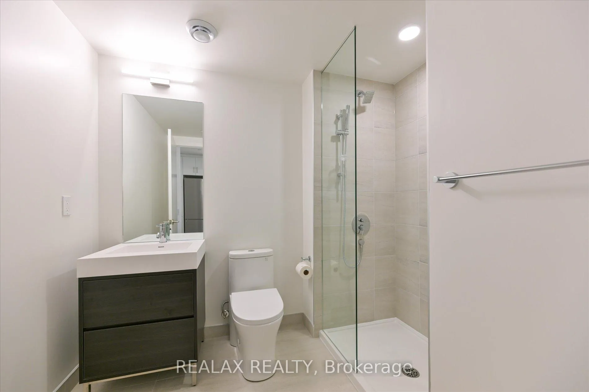 Photo 8 of Unit 810, 9 Tecumseth Street, Toronto, Niagara — HOMEH