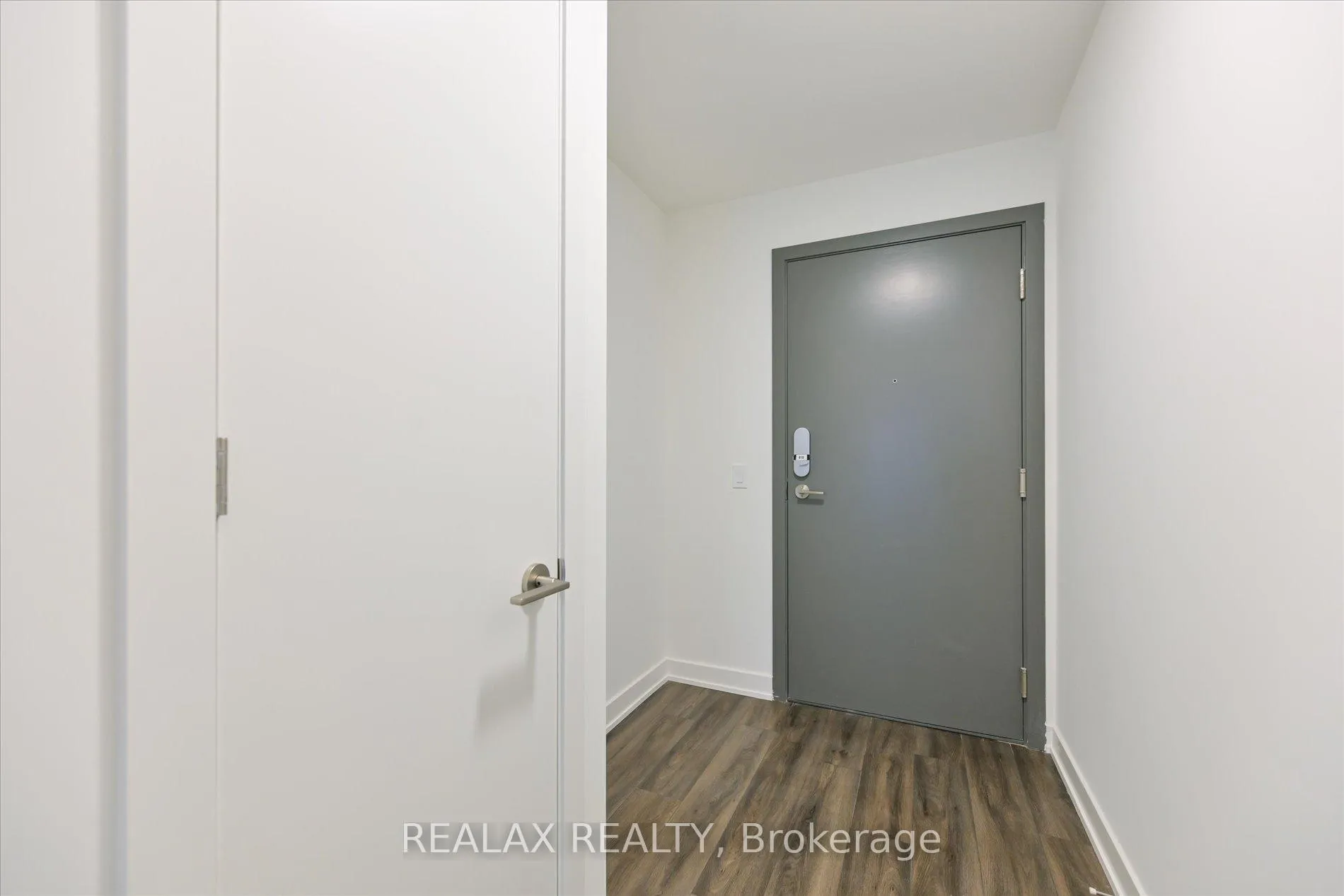 Photo 34 of Unit 810, 9 Tecumseth Street, Toronto, Niagara — HOMEH