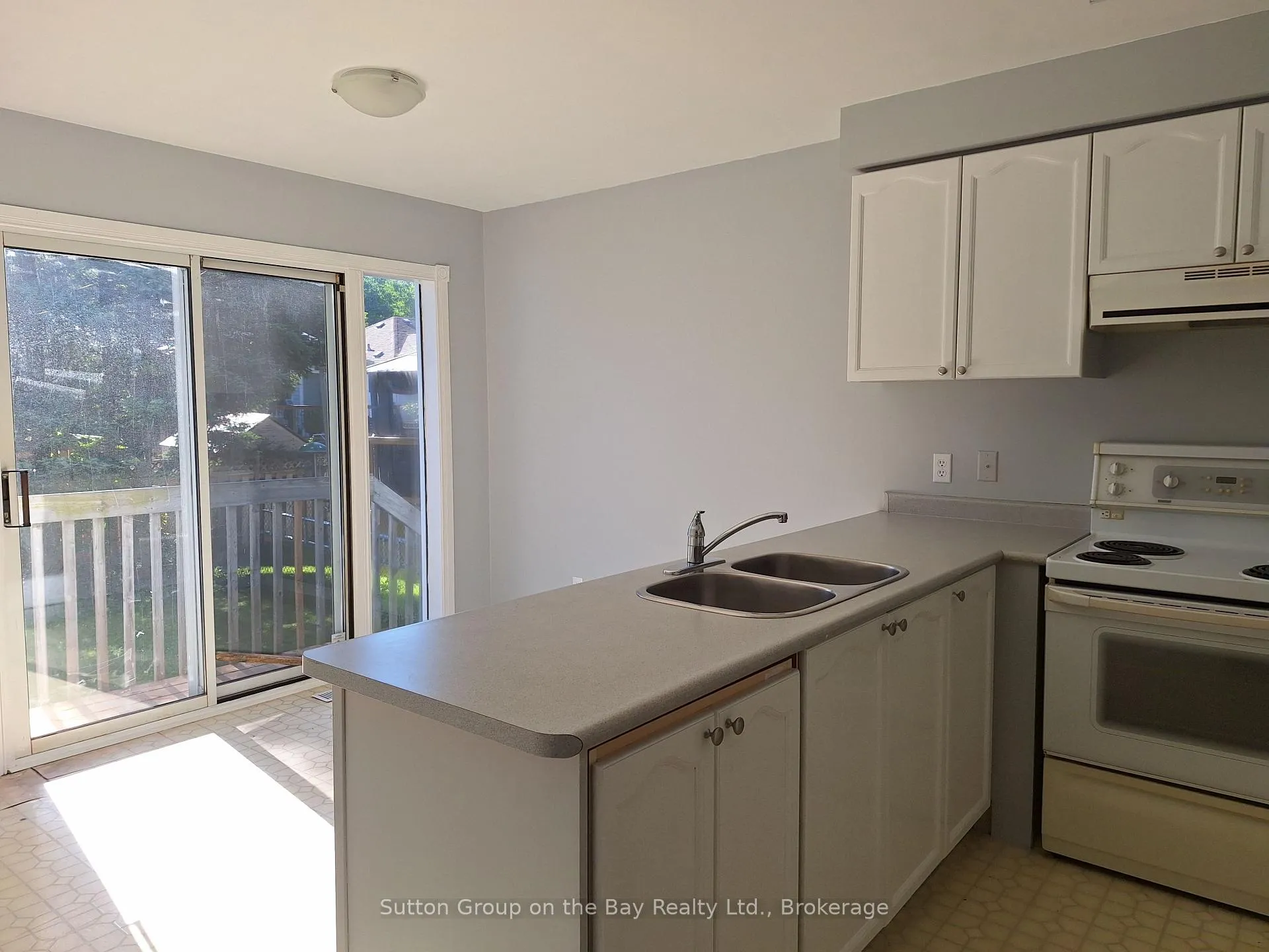 Photo 5 of 67 Fernbrook Drive, Wasaga Beach — HOMEH