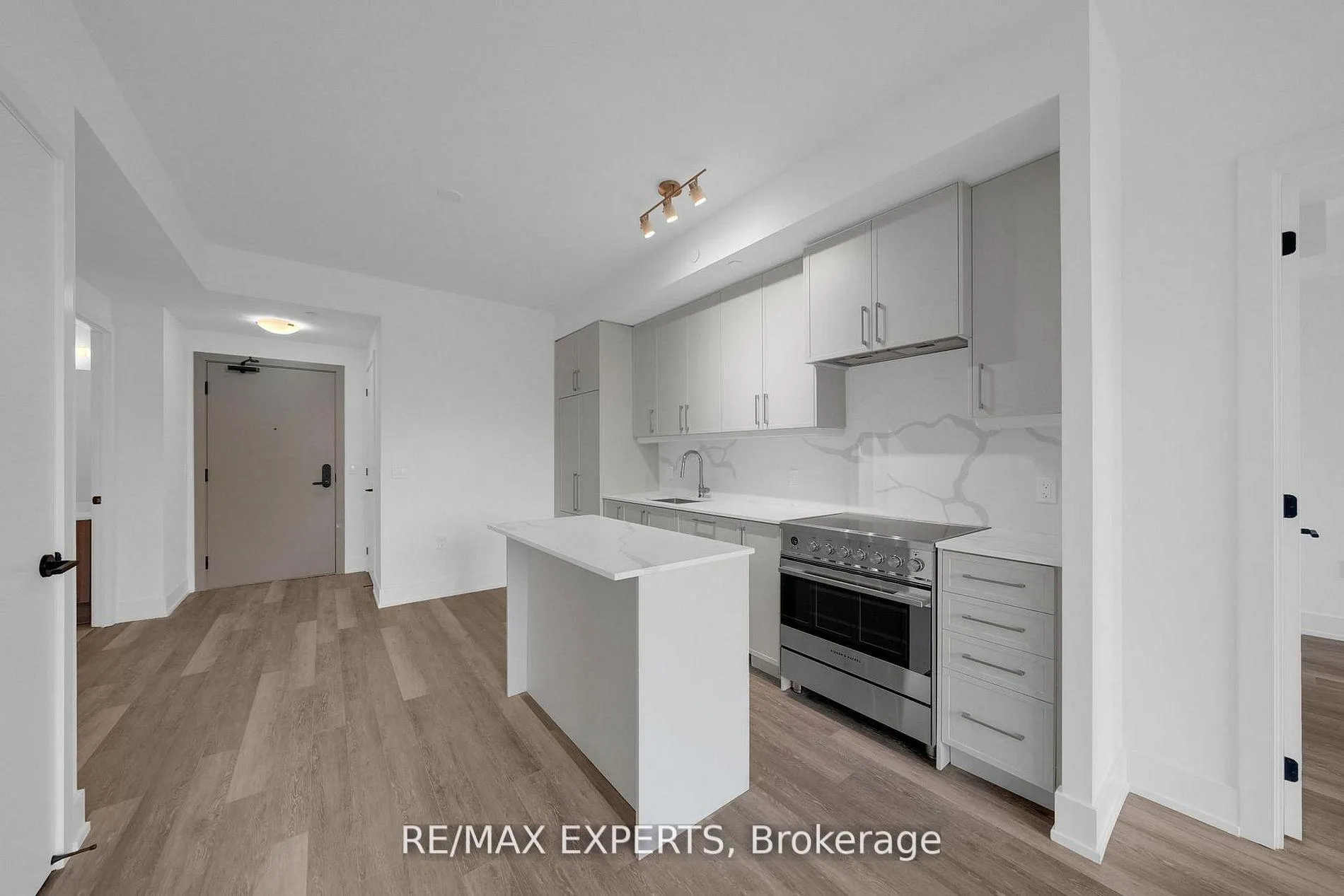 Photo 6 of Unit 203, 2075 King Road, King, King City — HOMEH